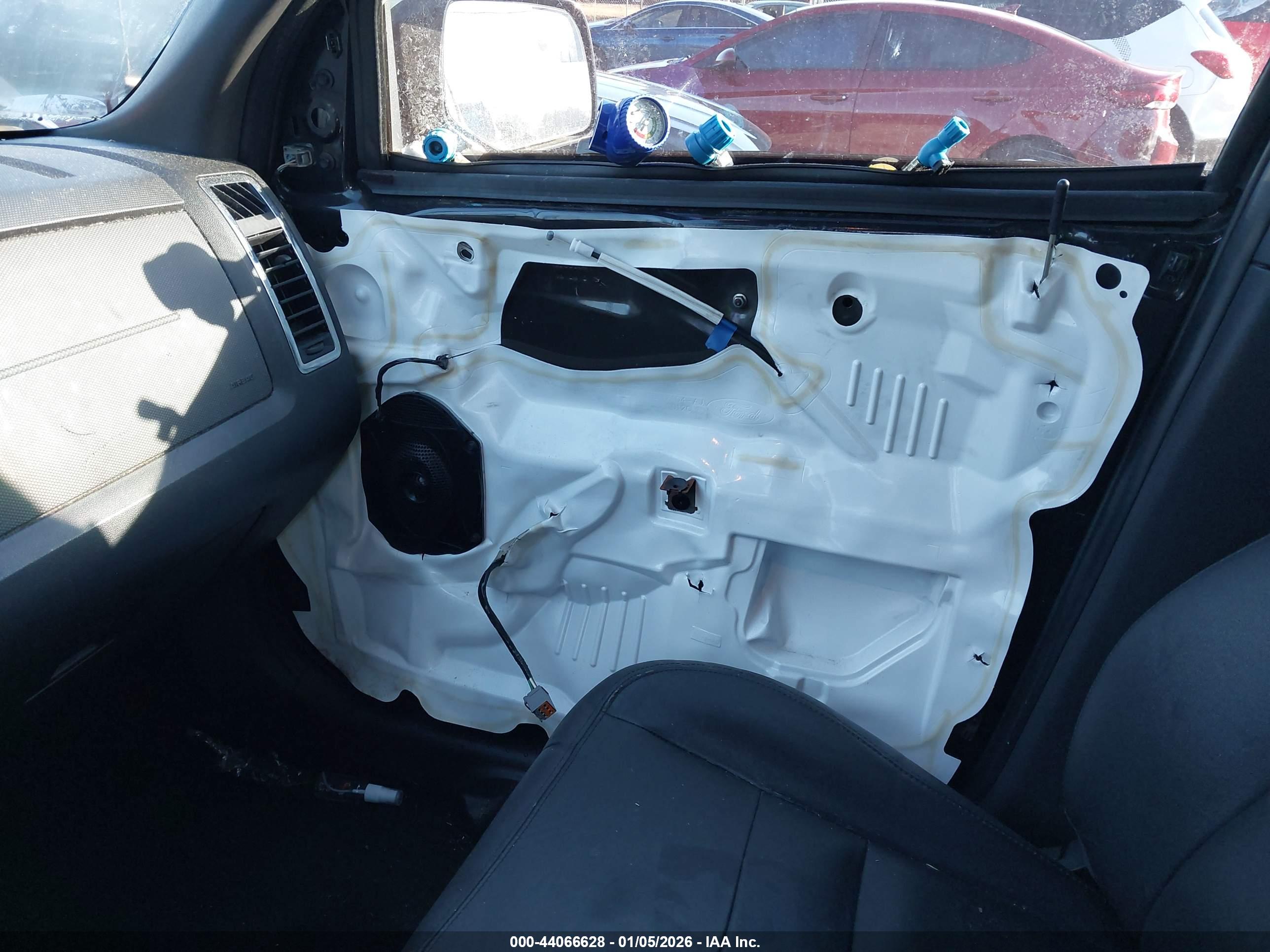 FORD ESCAPE image 6