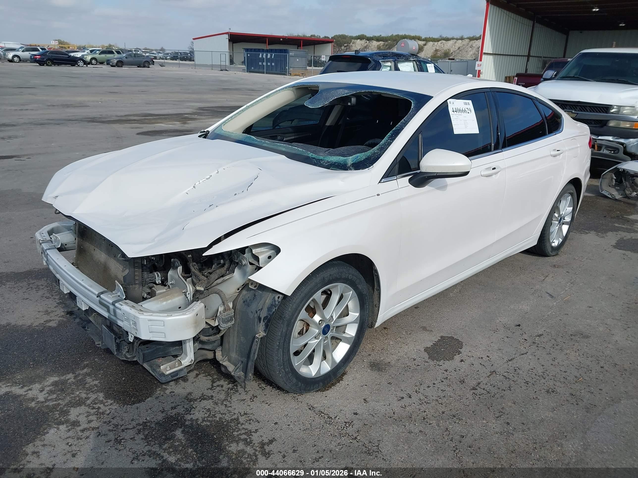 FORD FUSION image 2