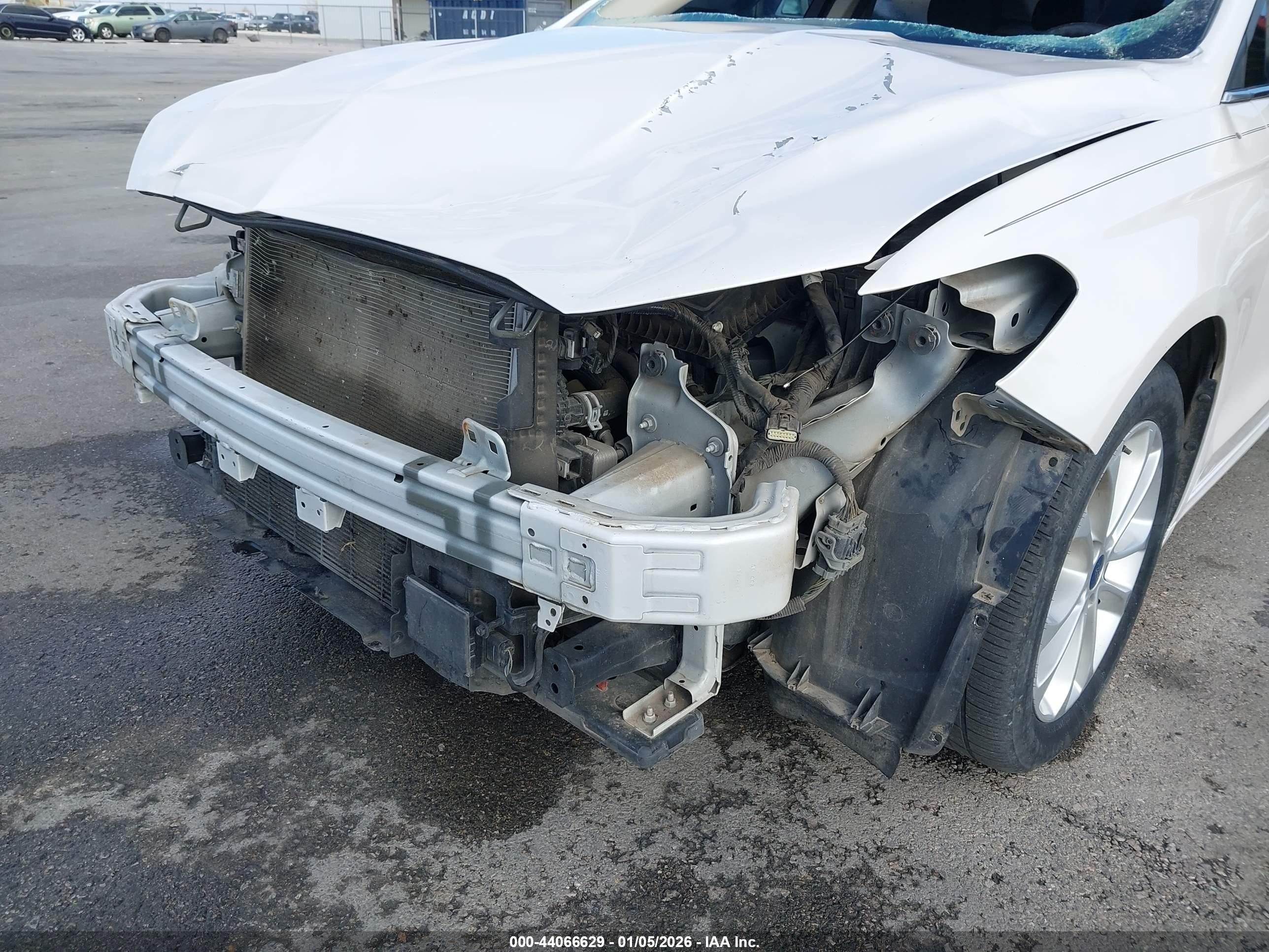 FORD FUSION image 6