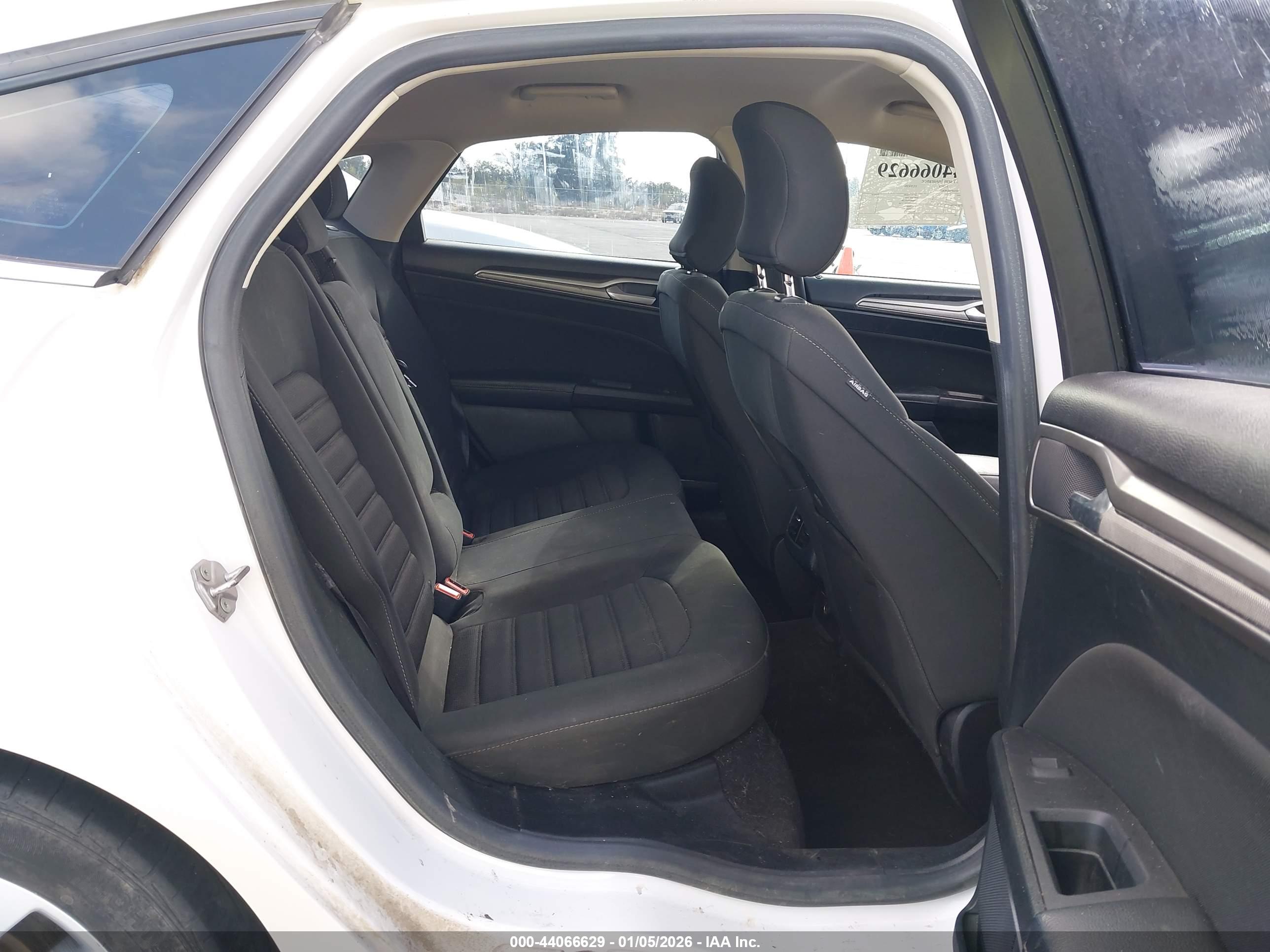 FORD FUSION image 8