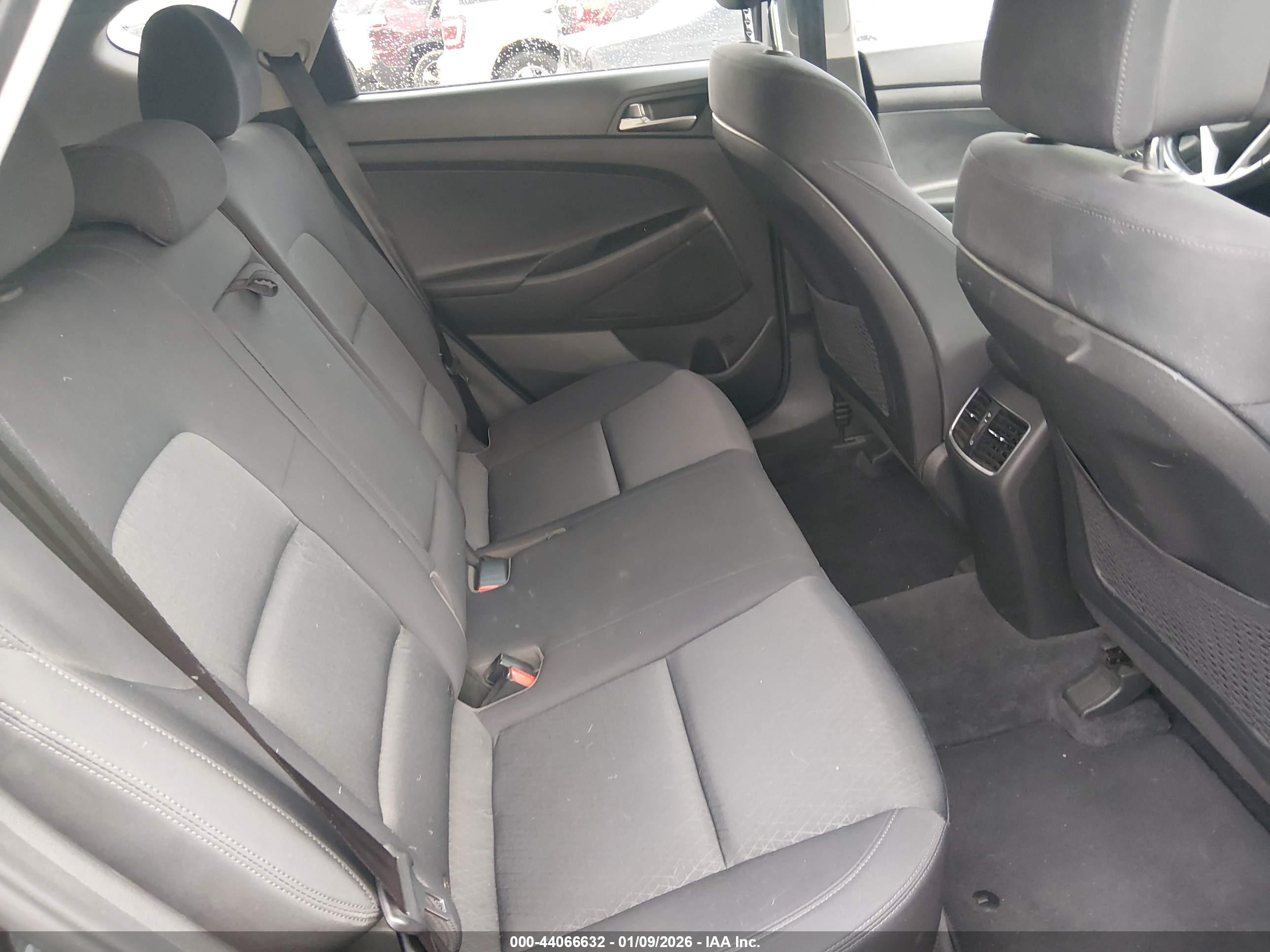 HYUNDAI TUCSON image 8