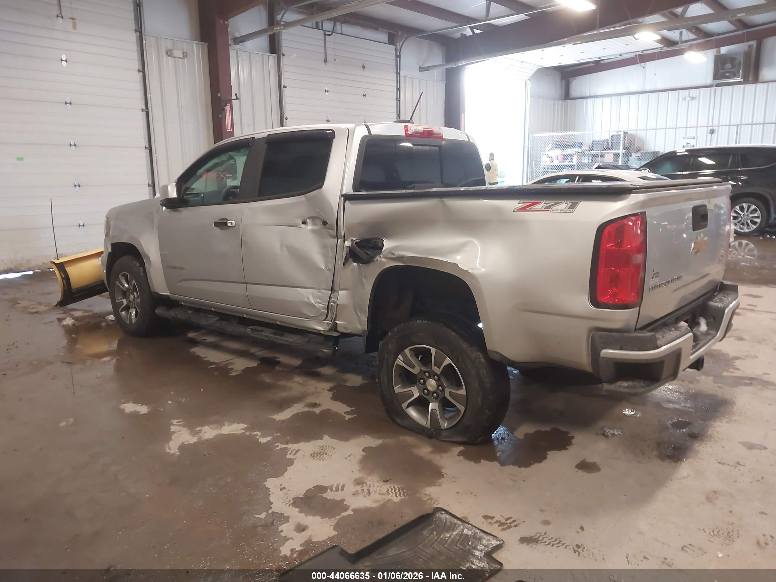 CHEVROLET COLORADO image 3