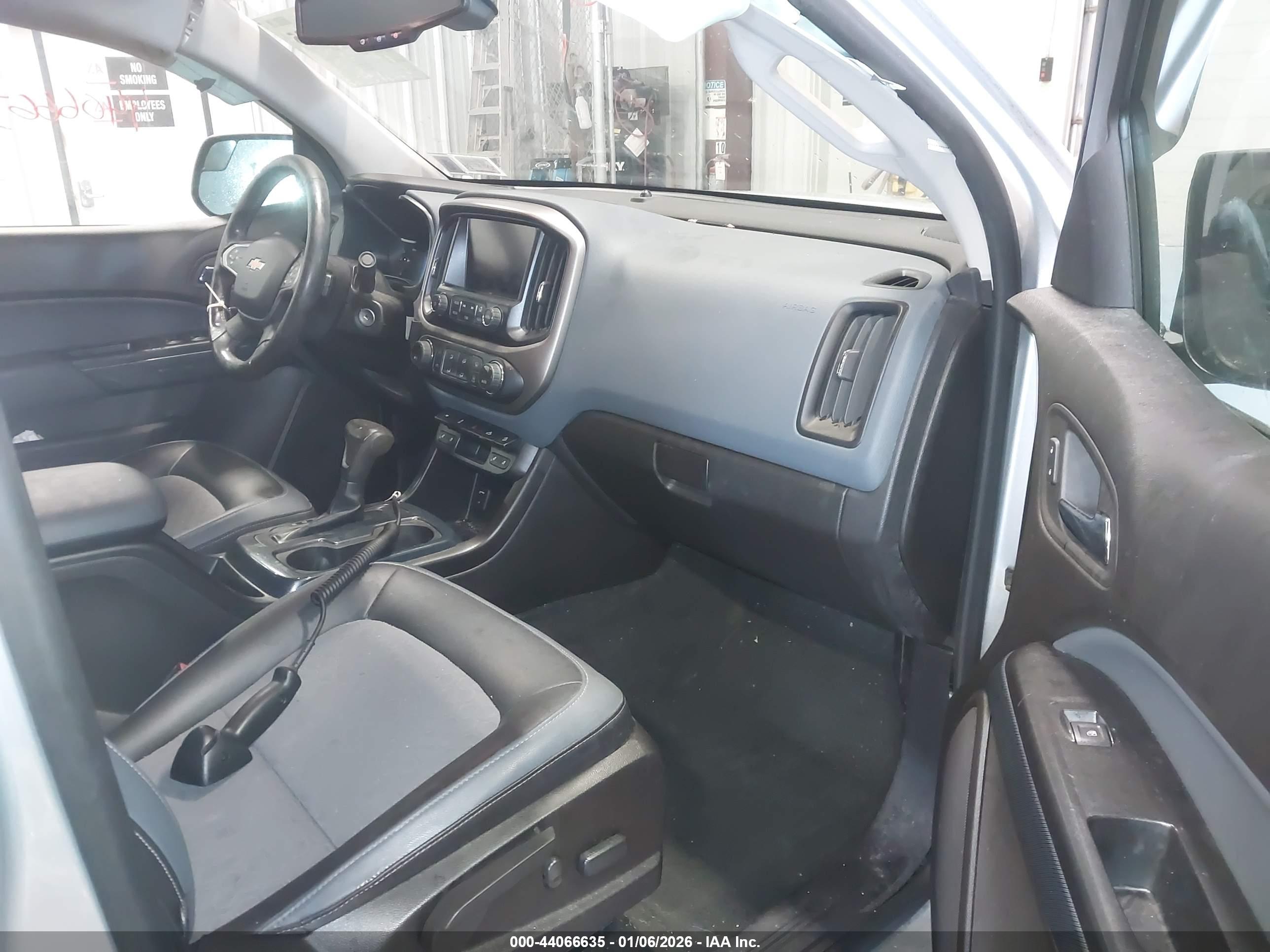 CHEVROLET COLORADO image 5