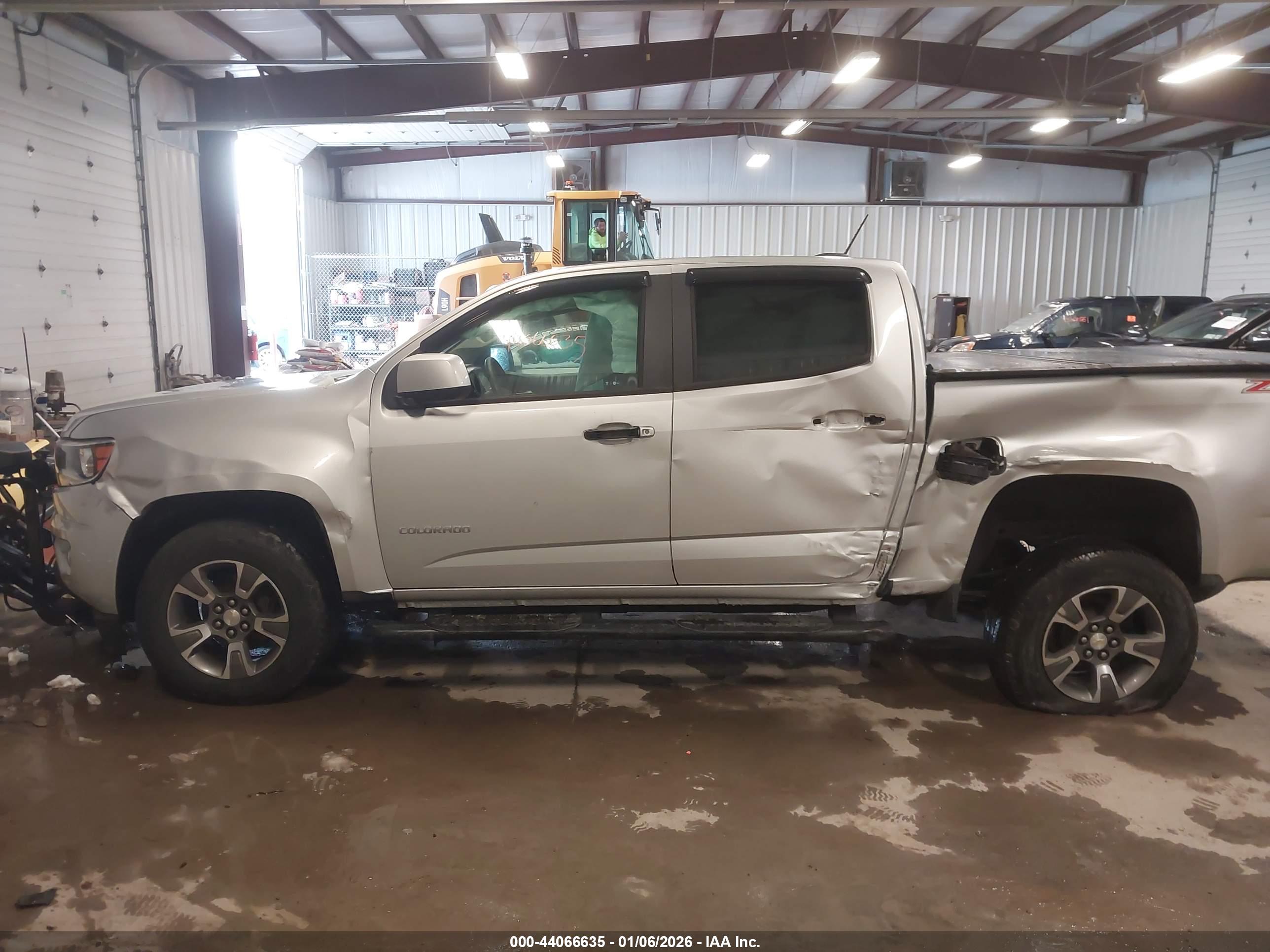 CHEVROLET COLORADO image 6