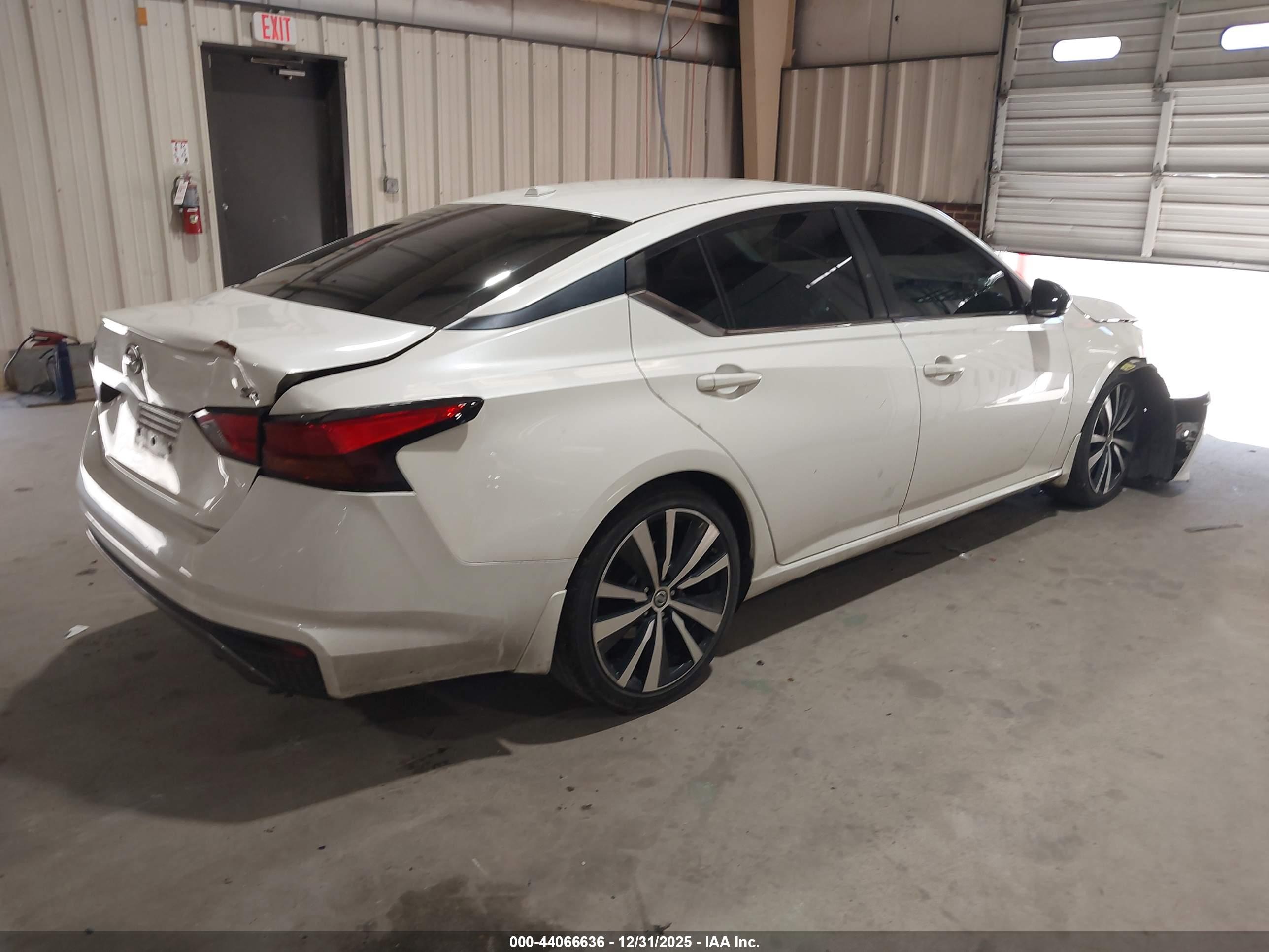 NISSAN ALTIMA image 4