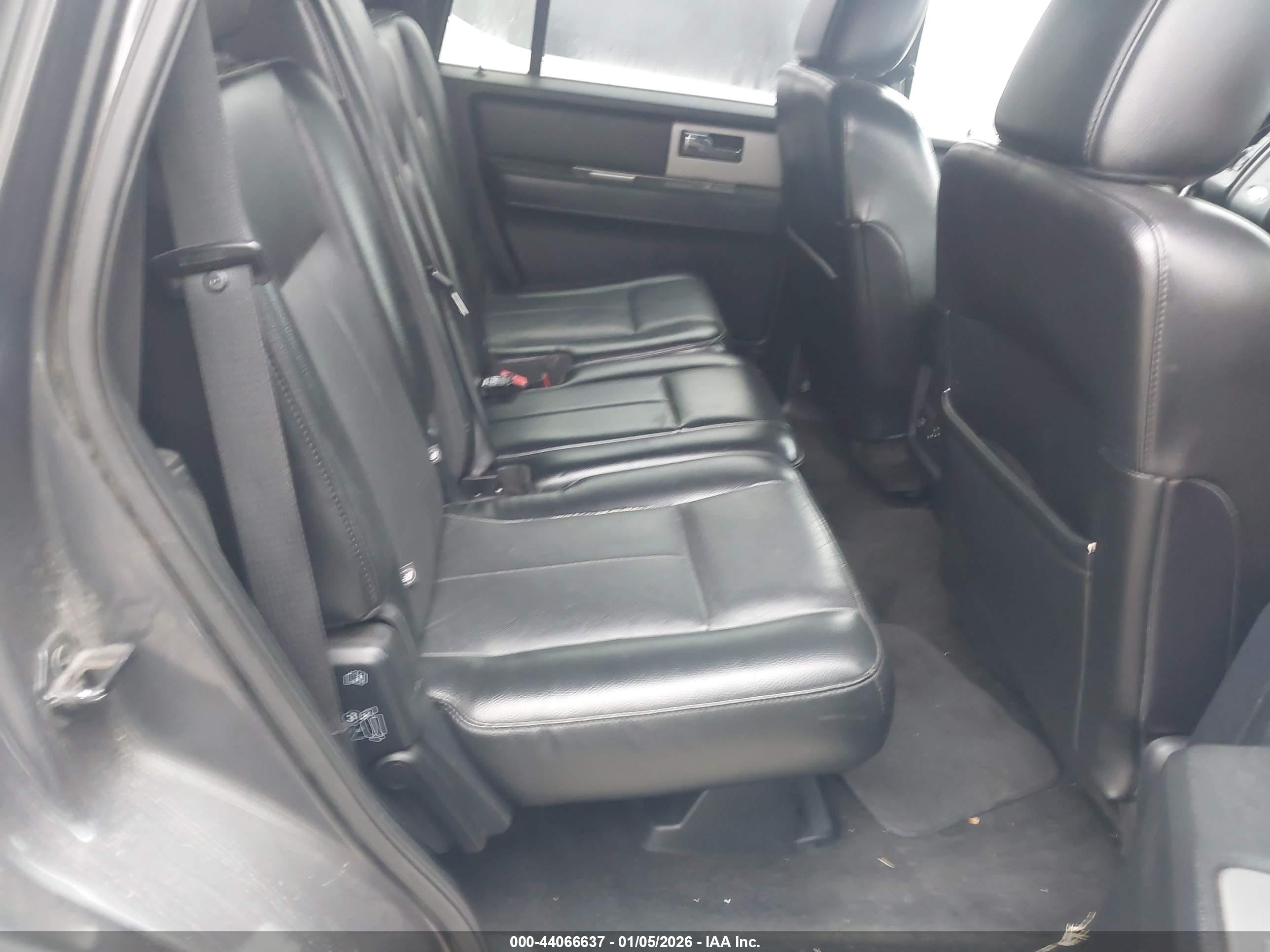 FORD EXPEDITION image 8
