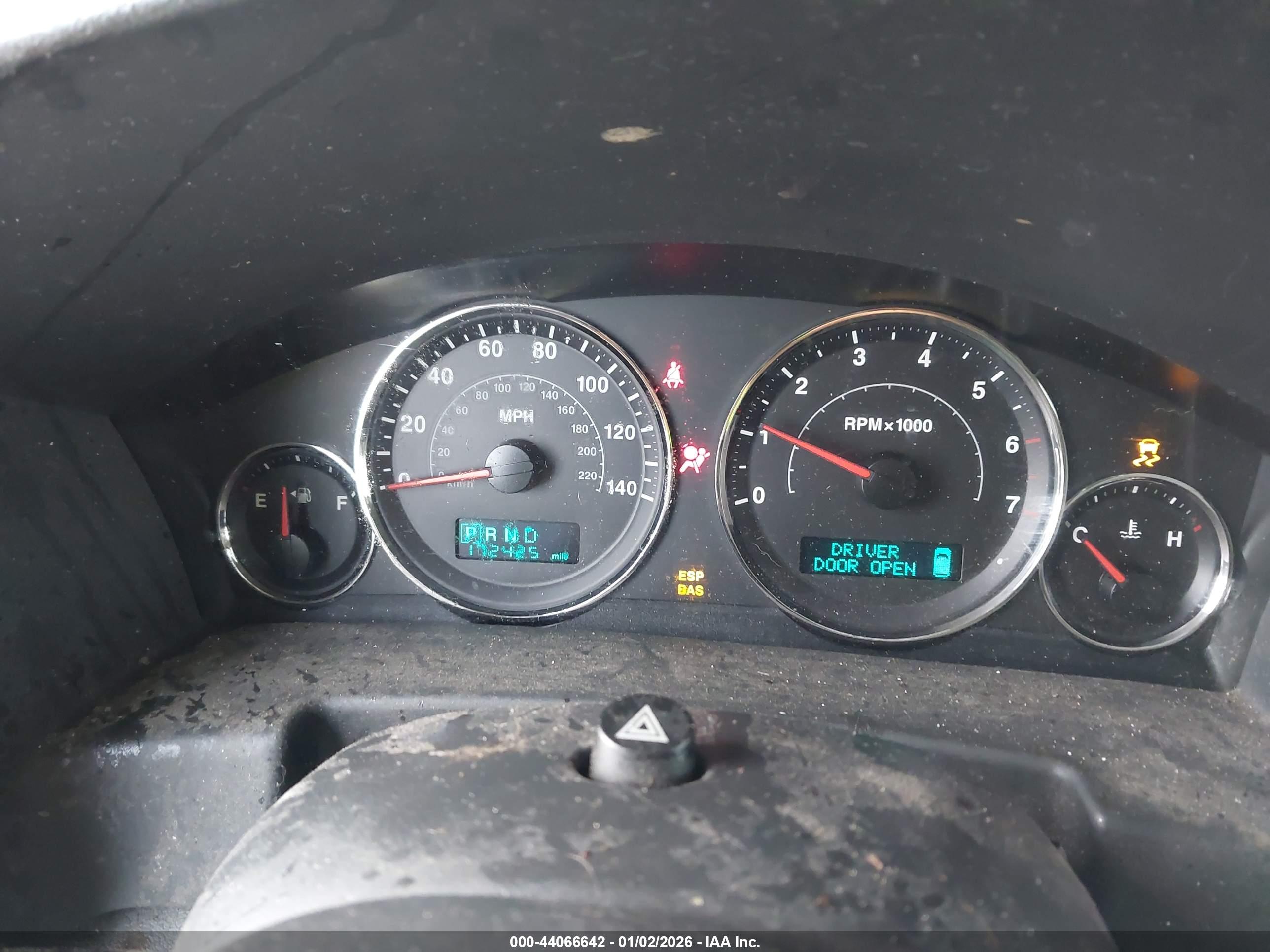 JEEP COMMANDER image 7