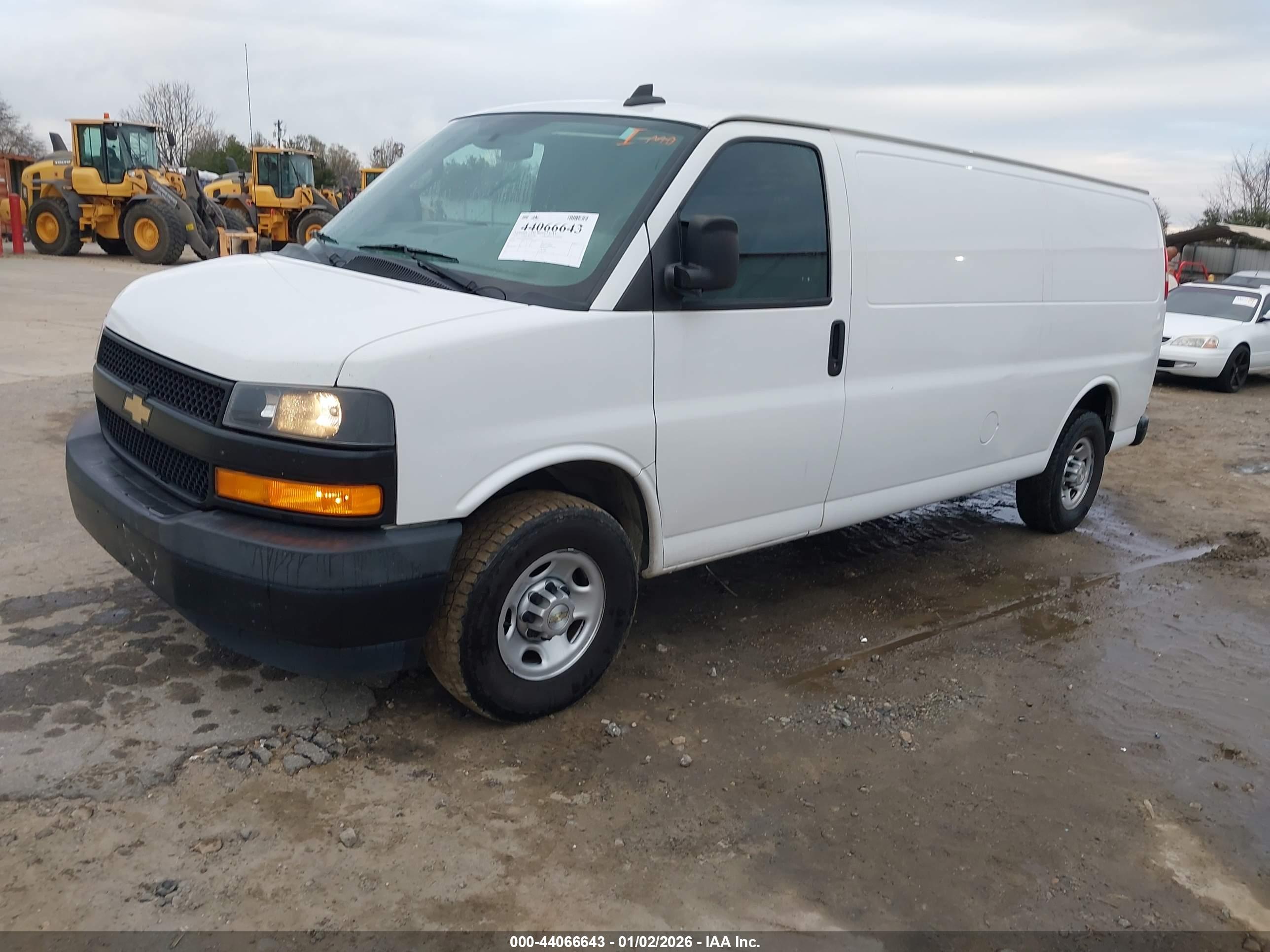 CHEVROLET EXPRESS image 2