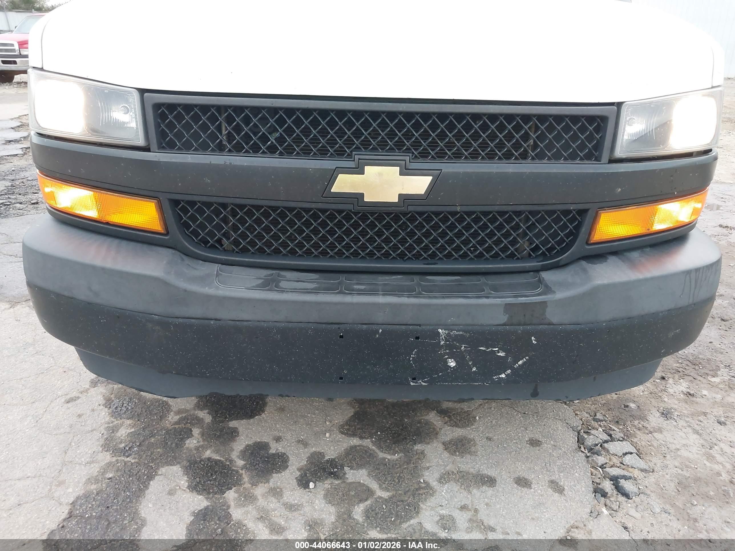 CHEVROLET EXPRESS image 6