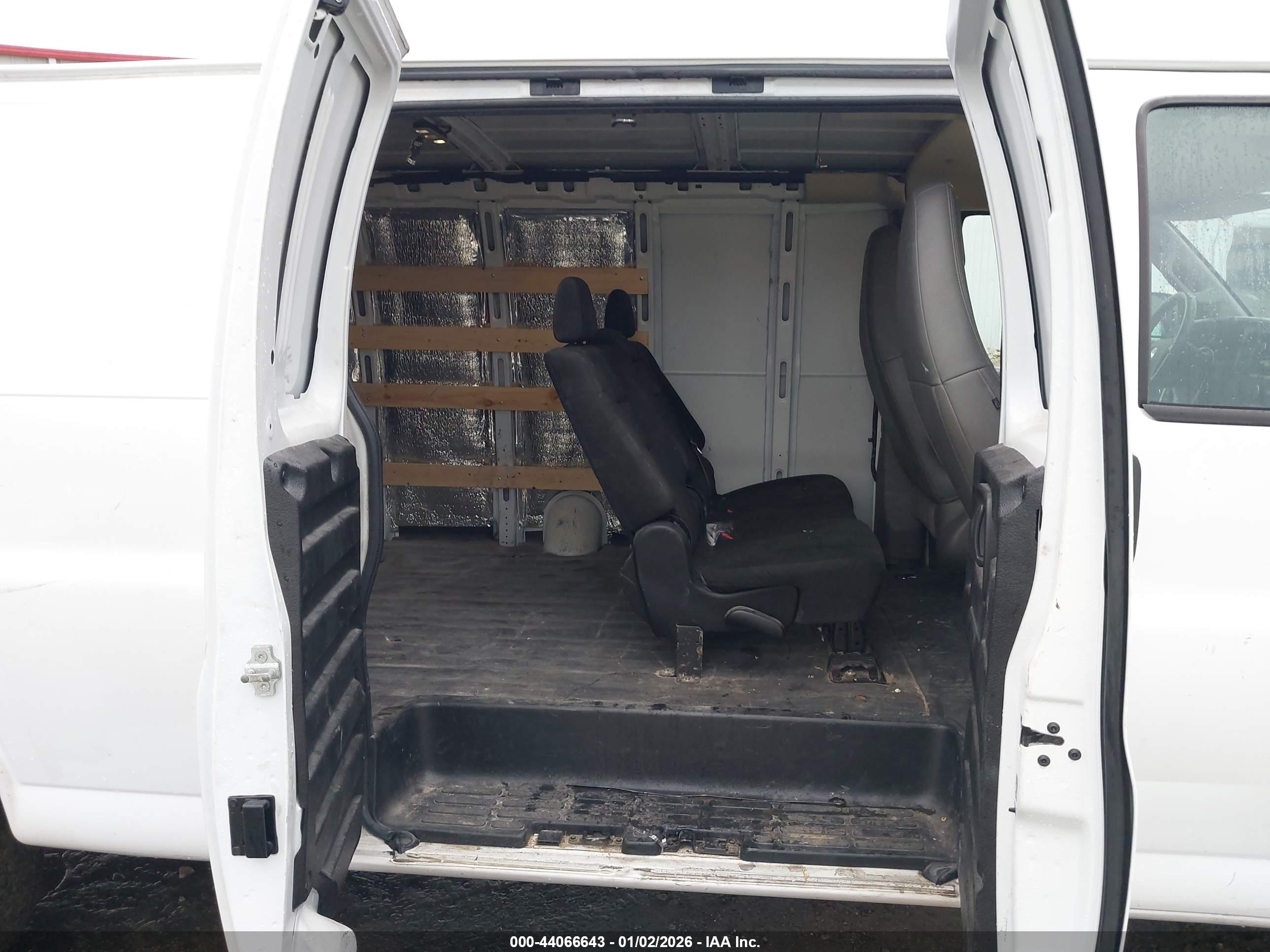 CHEVROLET EXPRESS image 8