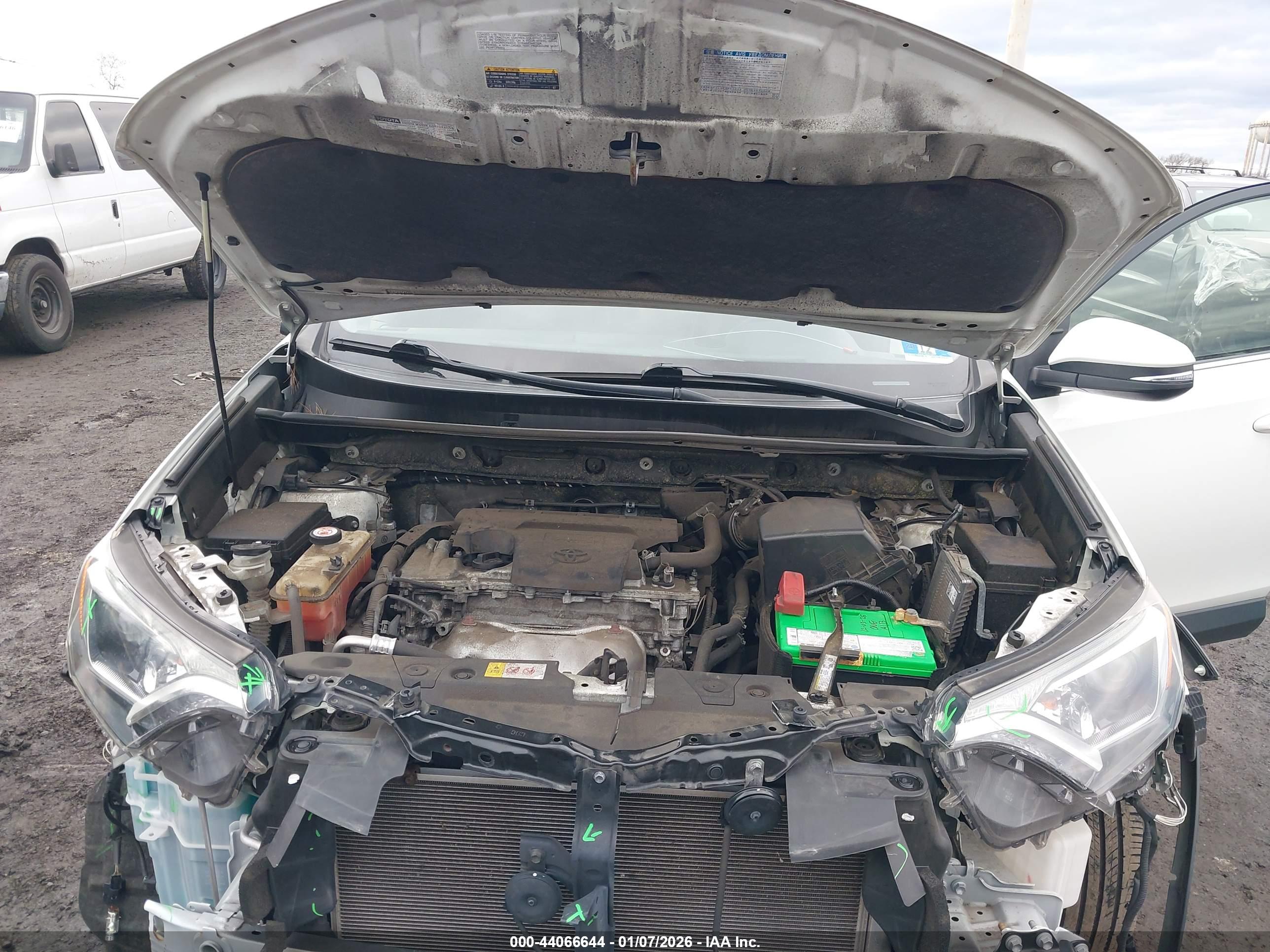 TOYOTA RAV4 image 10