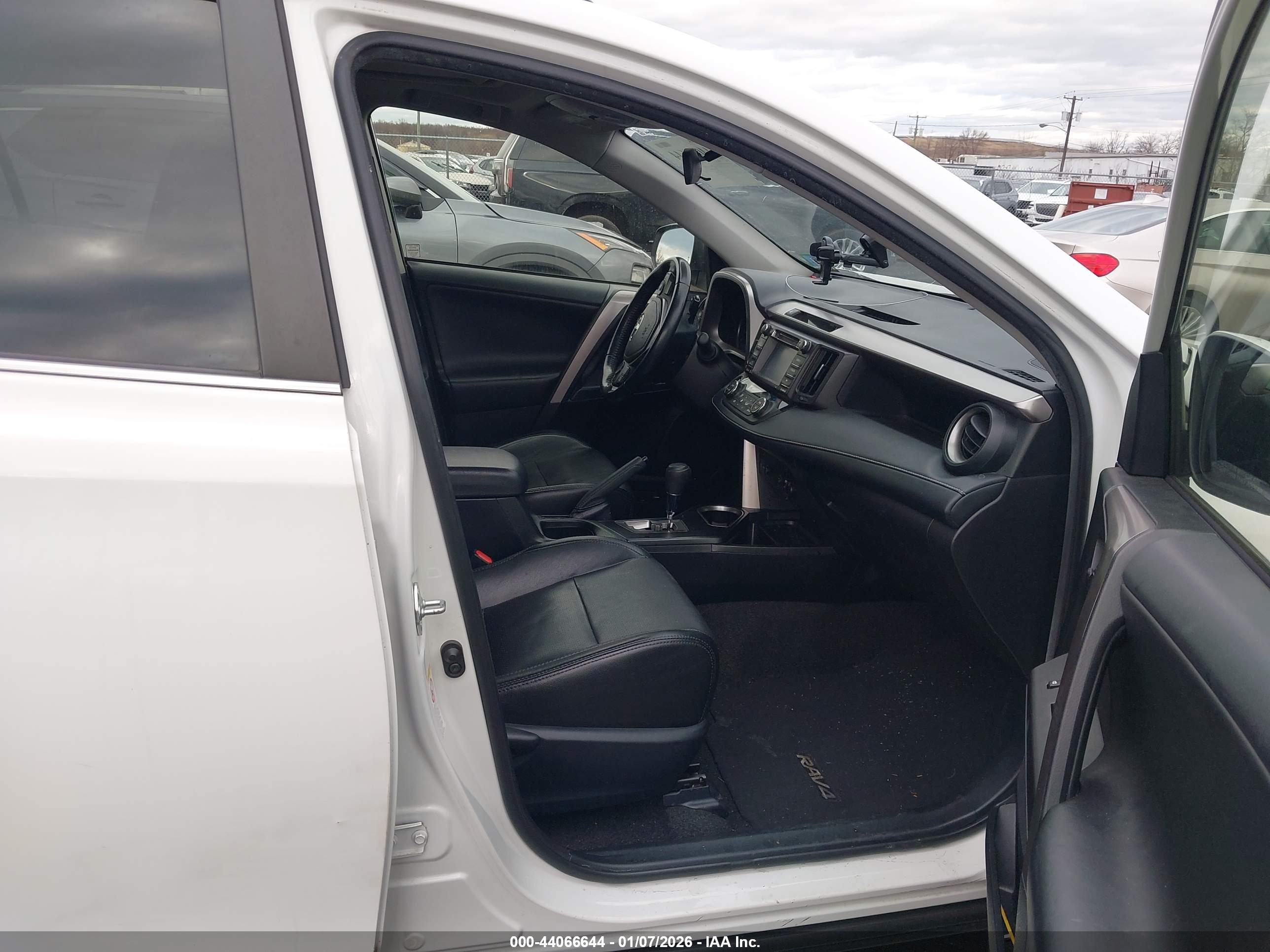 TOYOTA RAV4 image 5