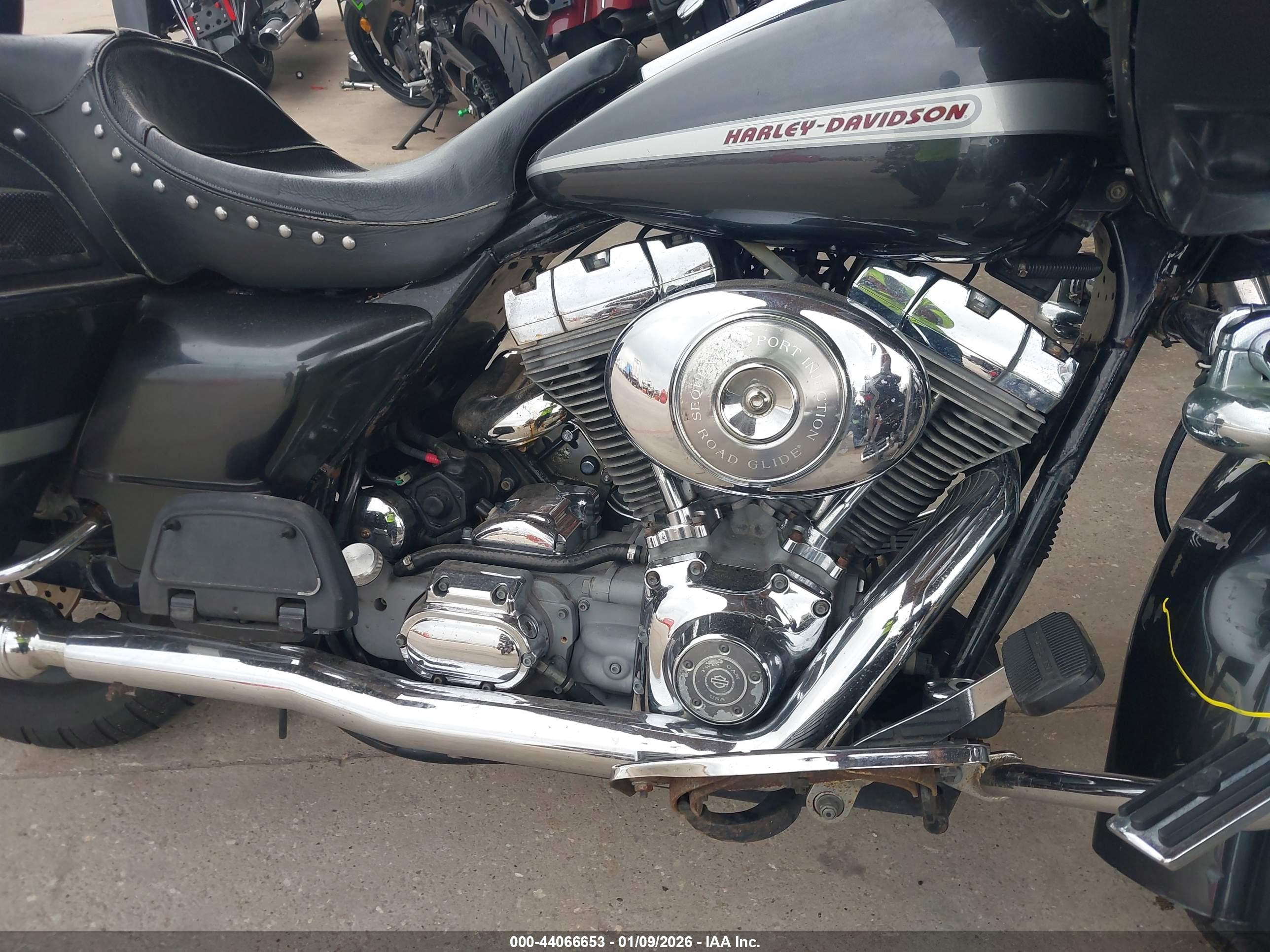 HARLEY-DAVIDSON FLTRI image 8