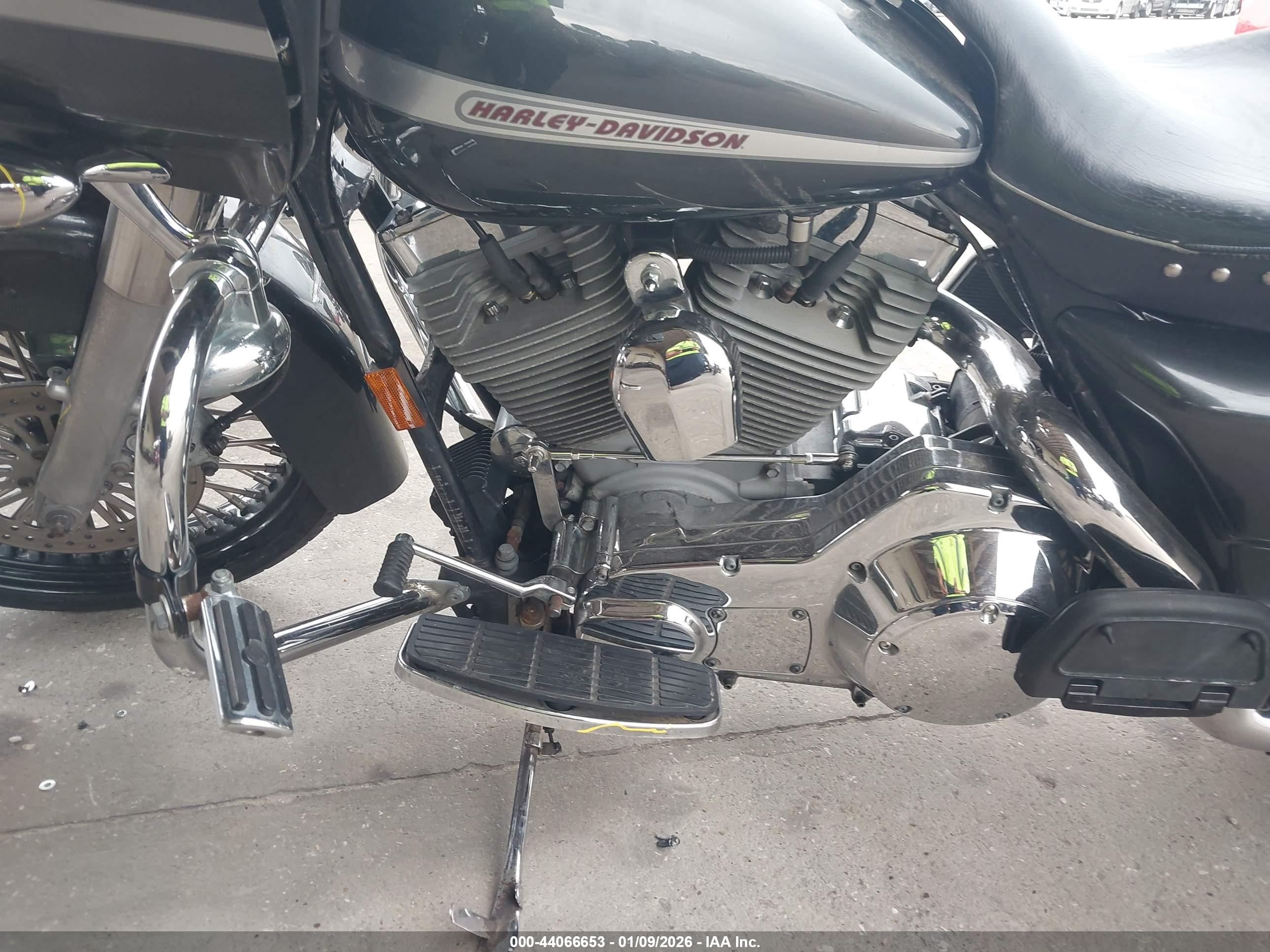 HARLEY-DAVIDSON FLTRI image 9