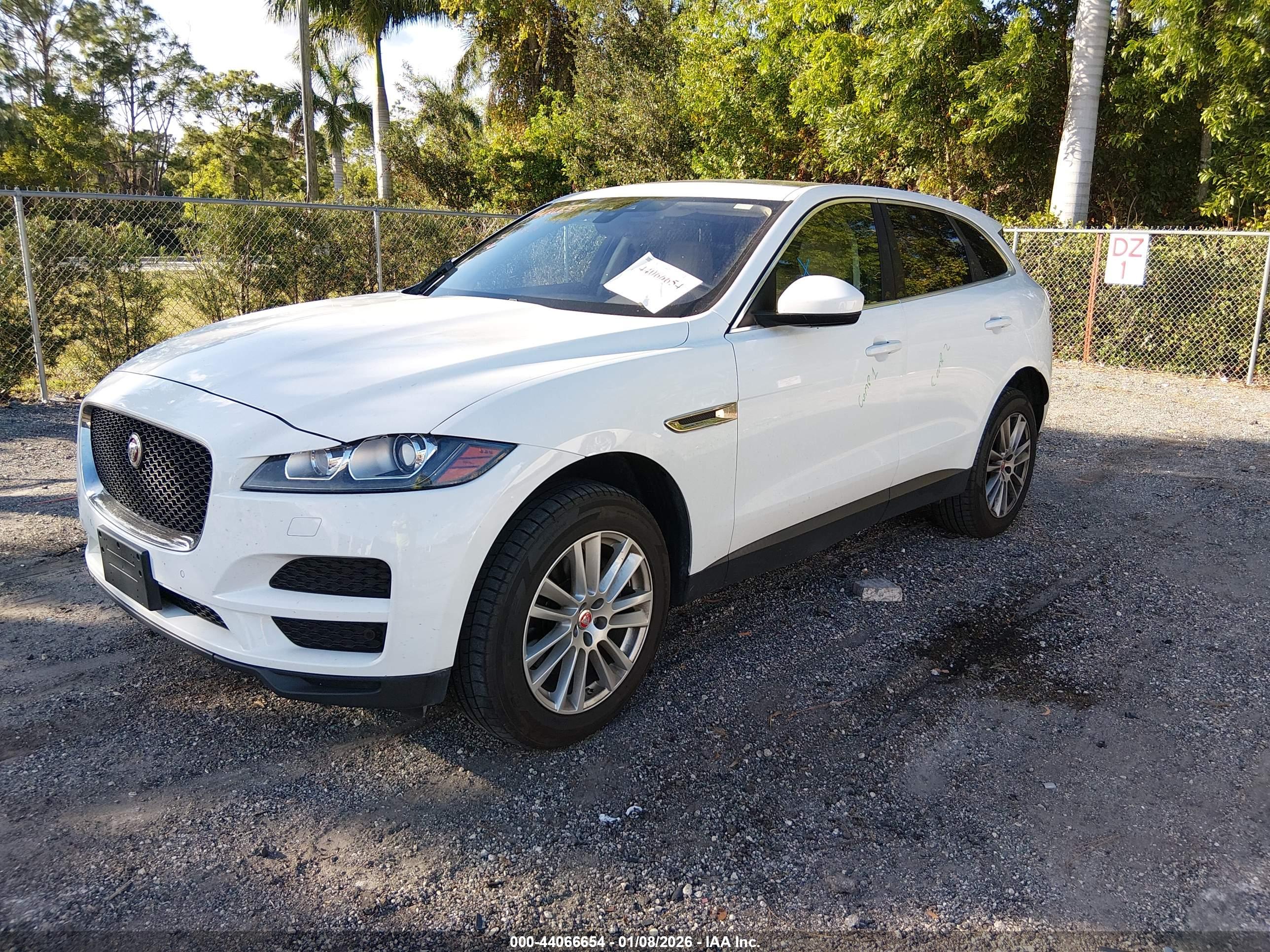 JAGUAR F-PACE image 2