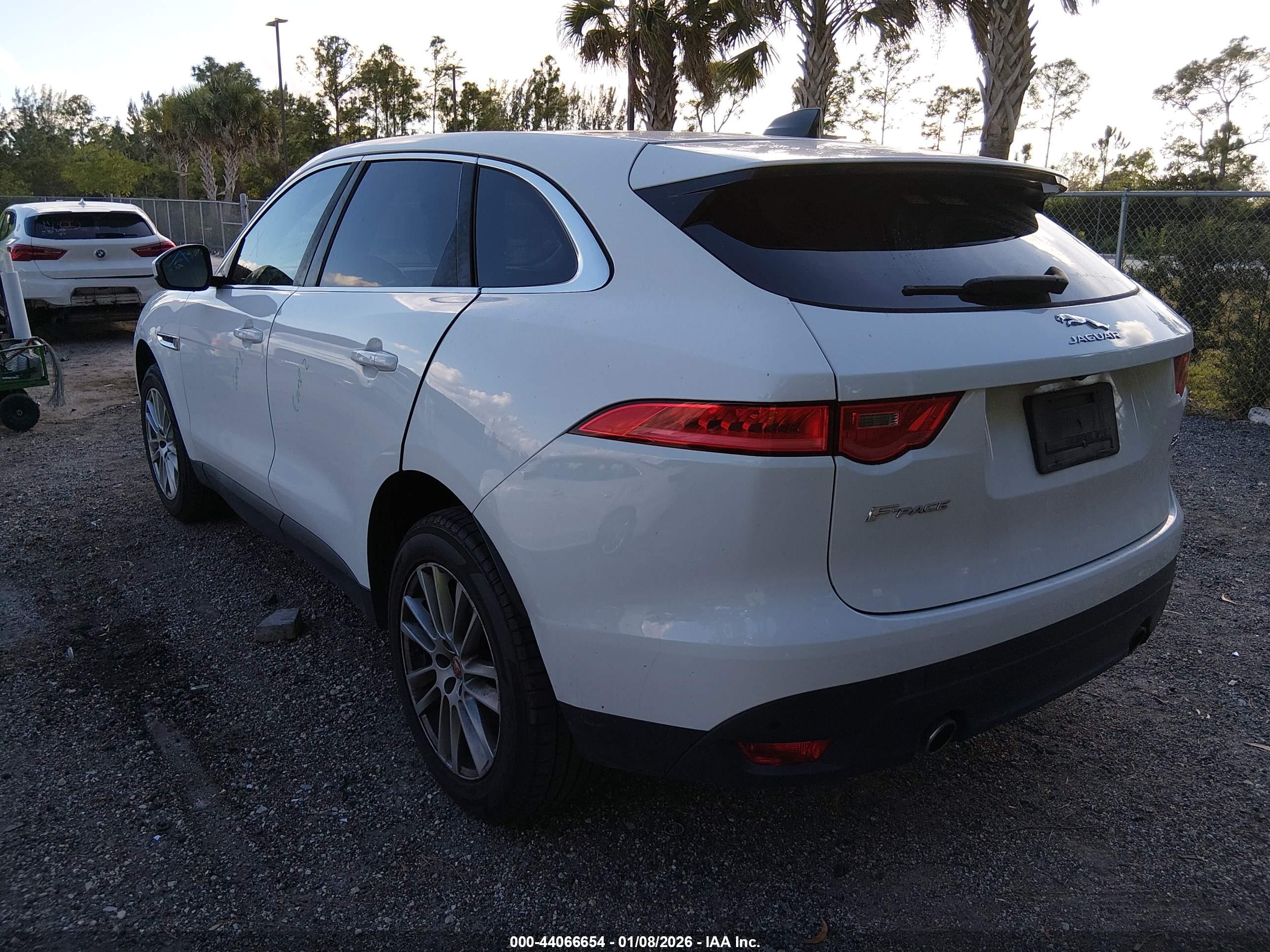 JAGUAR F-PACE image 3