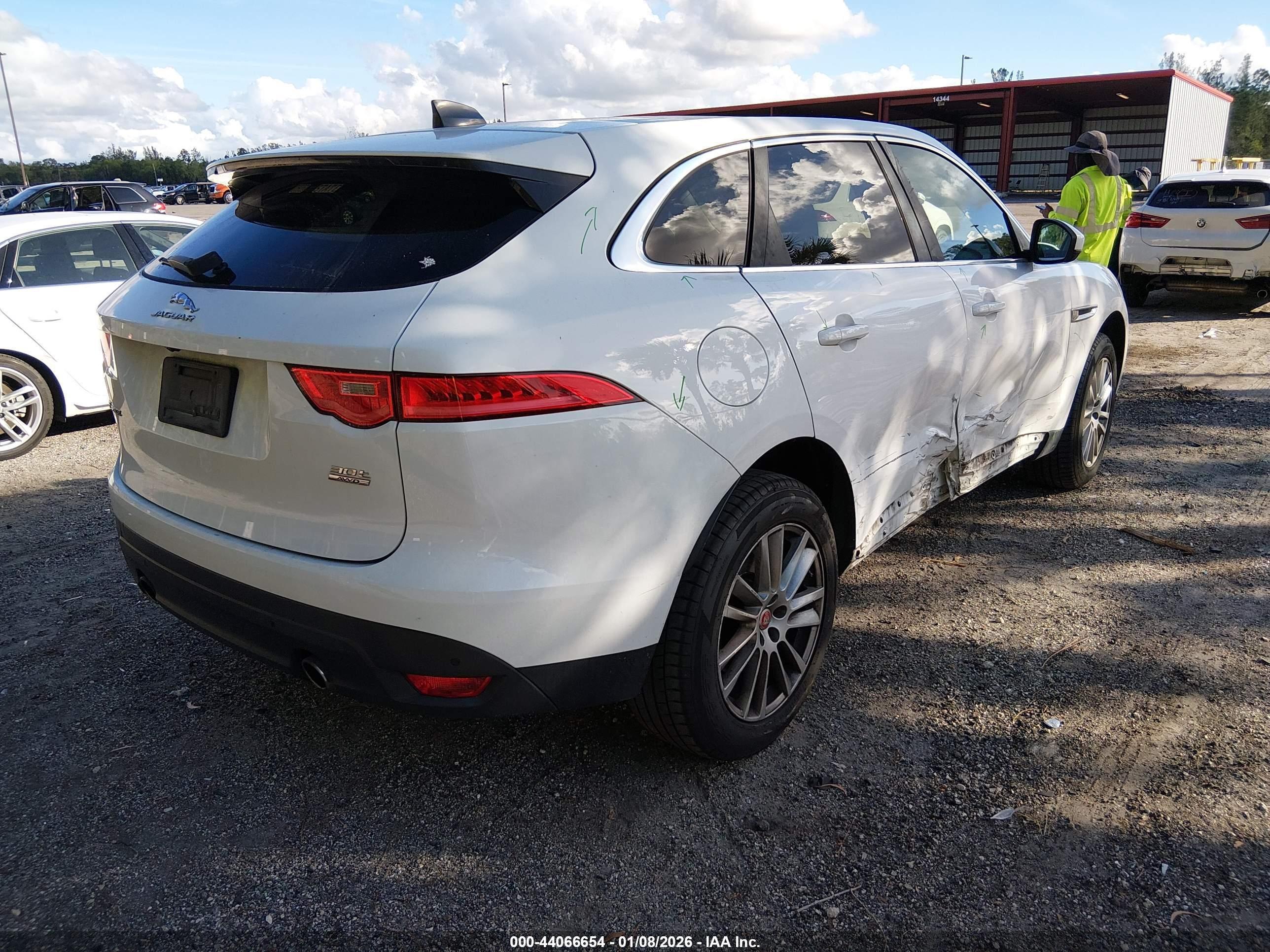 JAGUAR F-PACE image 4