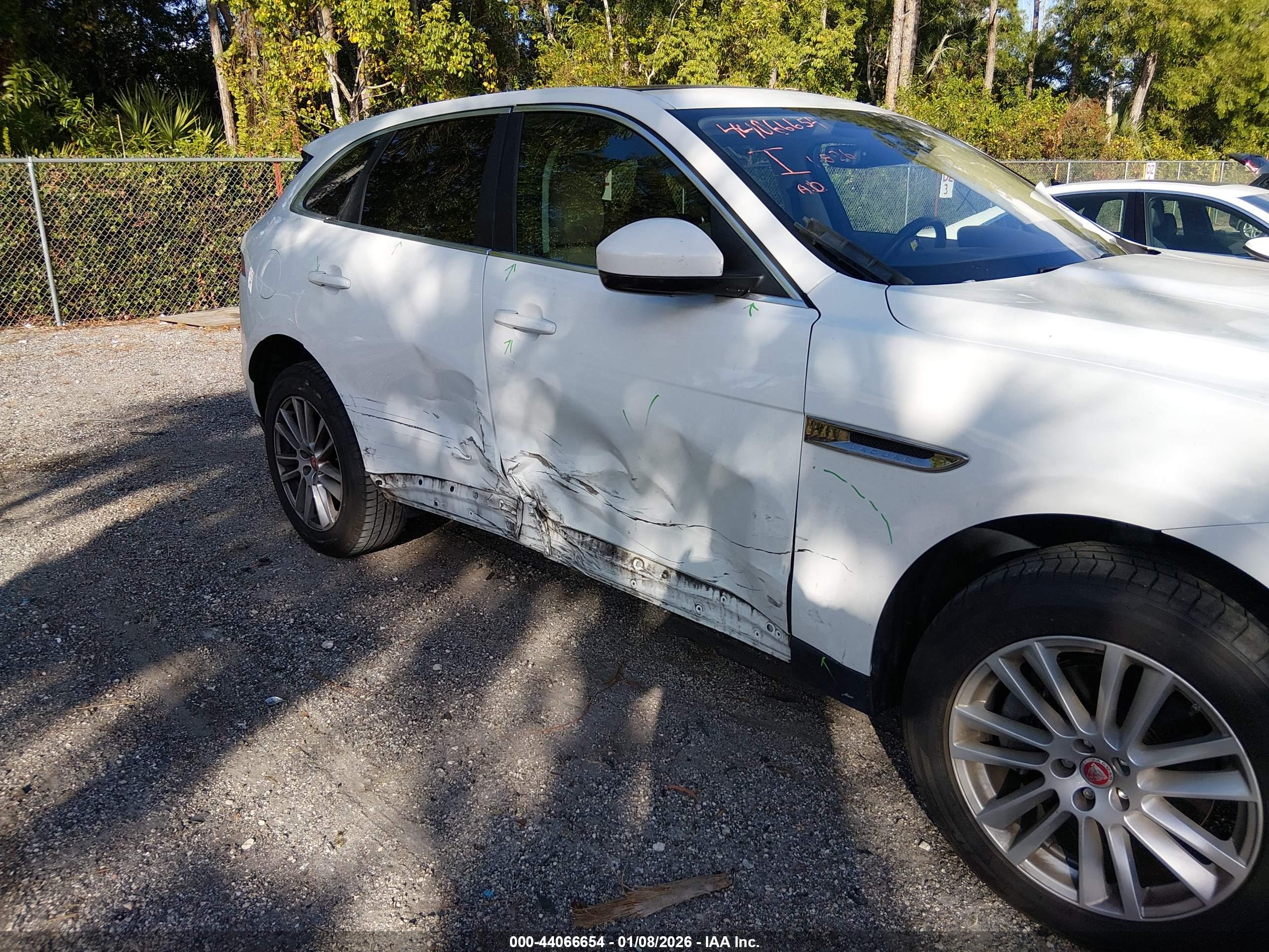 JAGUAR F-PACE image 6