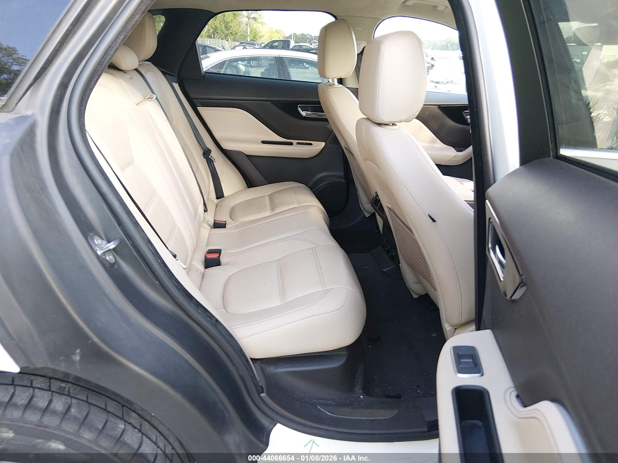 JAGUAR F-PACE image 8