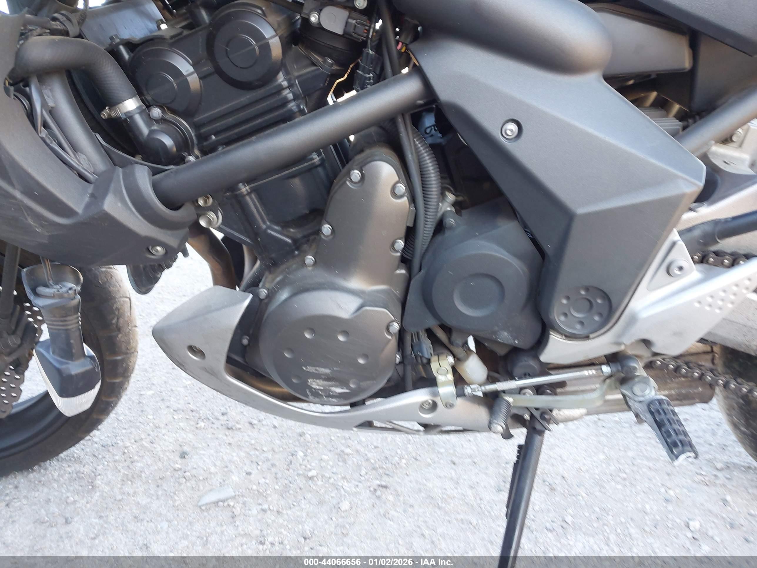 KAWASAKI LE650 image 9