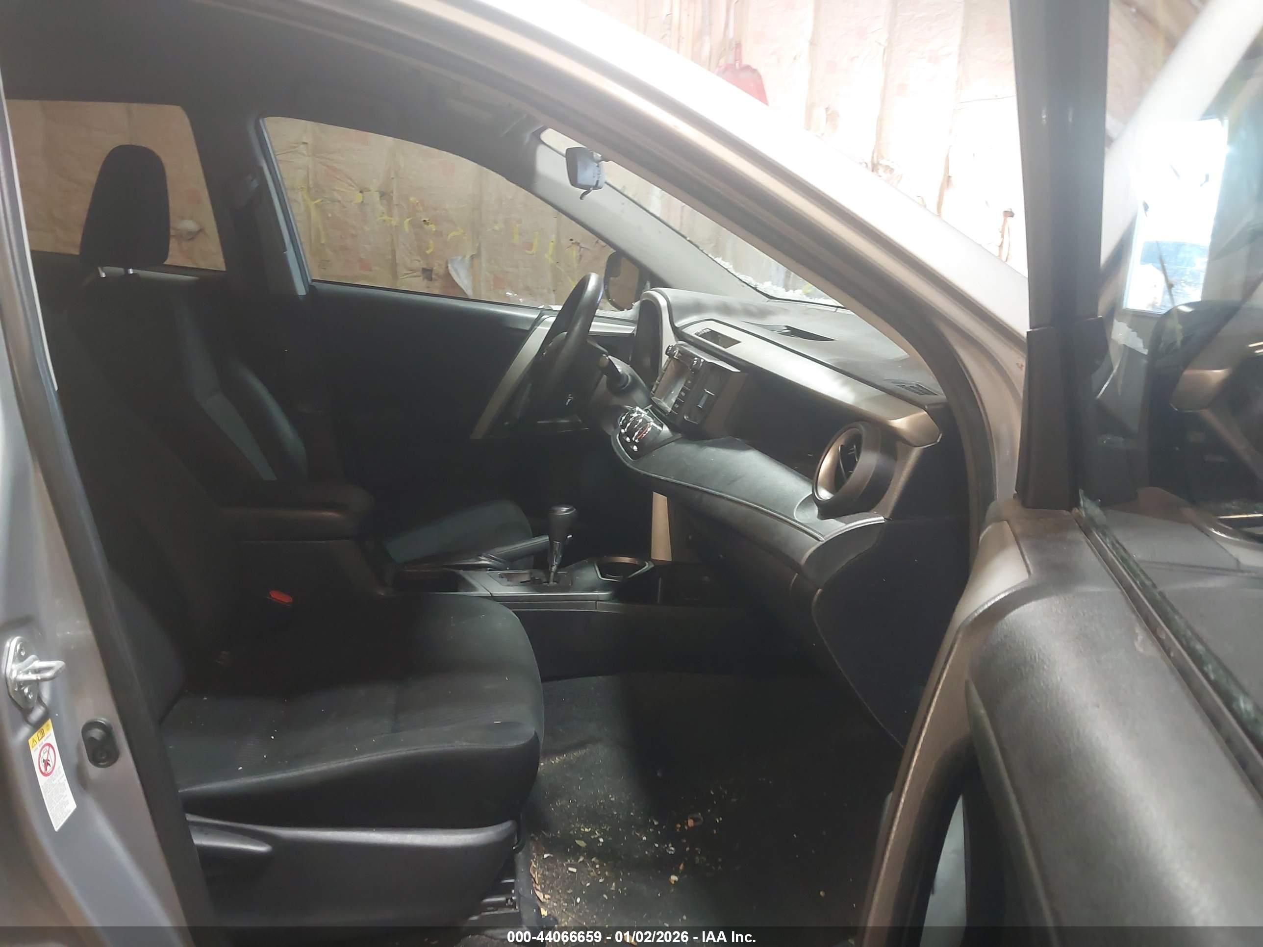 TOYOTA RAV4 image 5