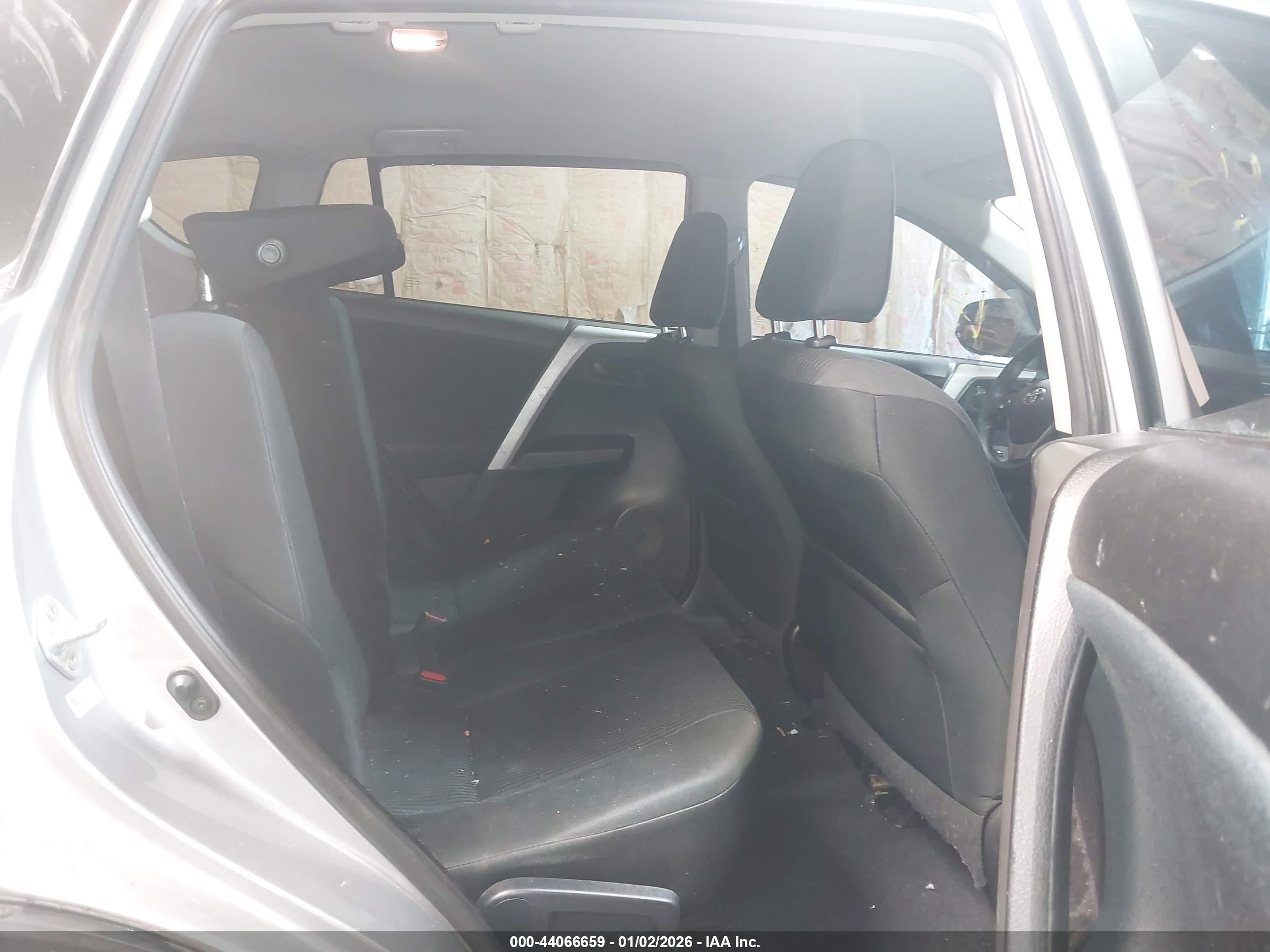 TOYOTA RAV4 image 8