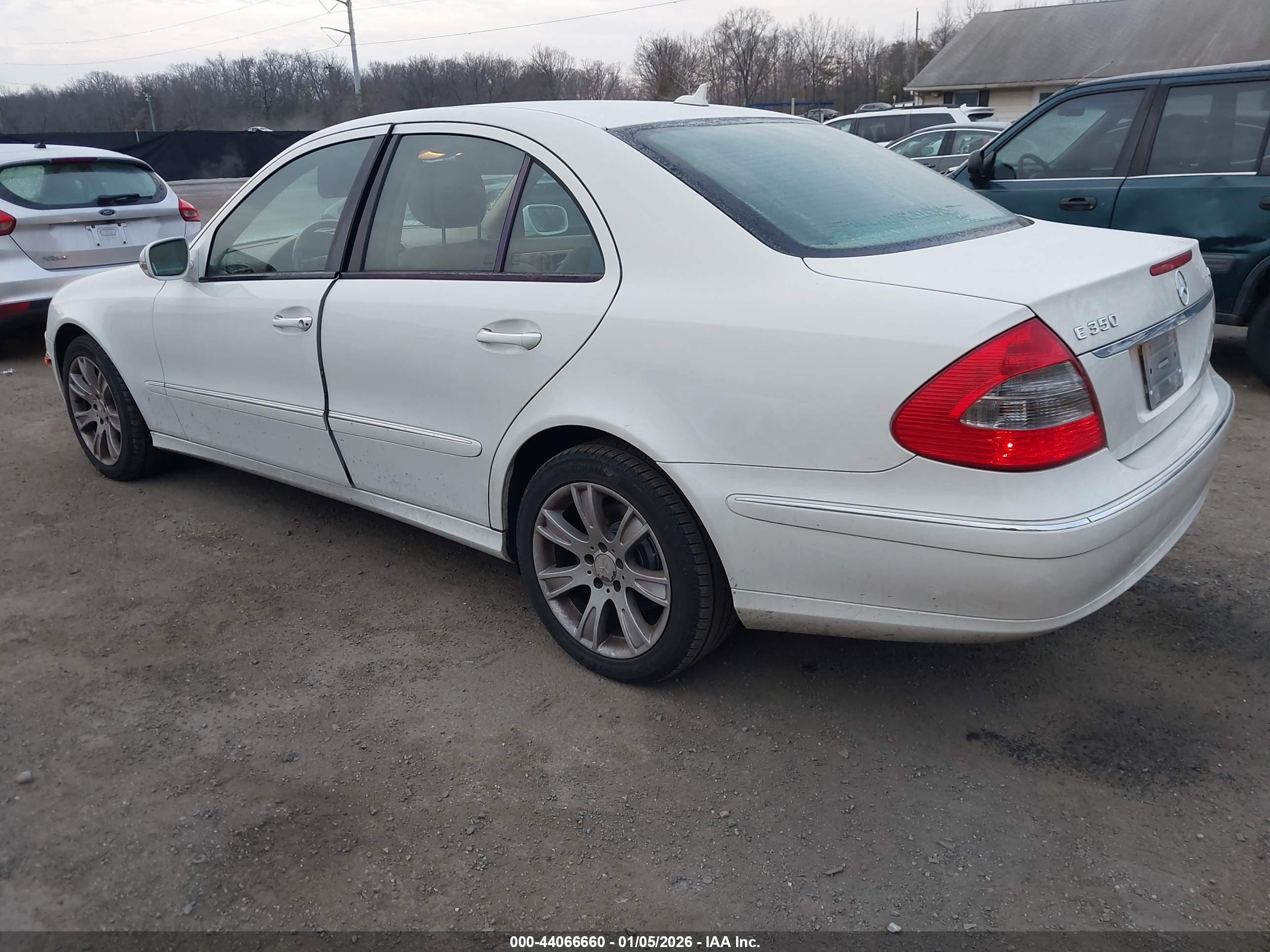 MERCEDES-BENZ E image 3