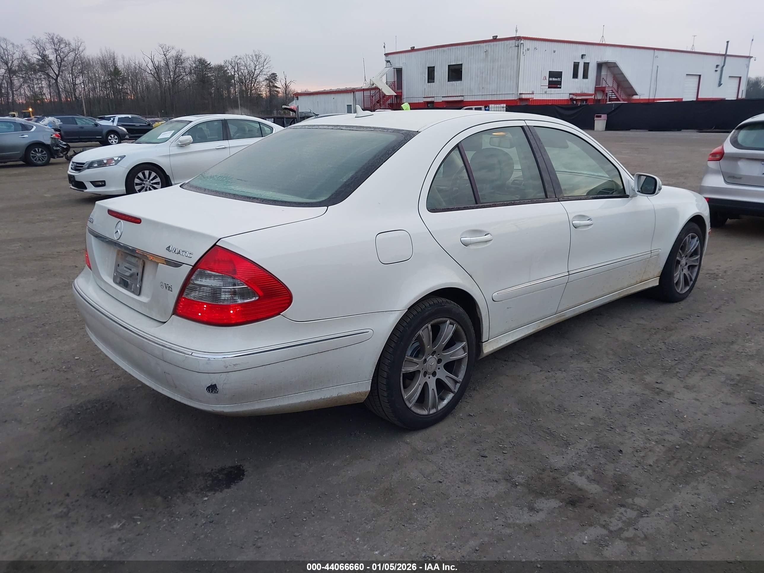 MERCEDES-BENZ E image 4