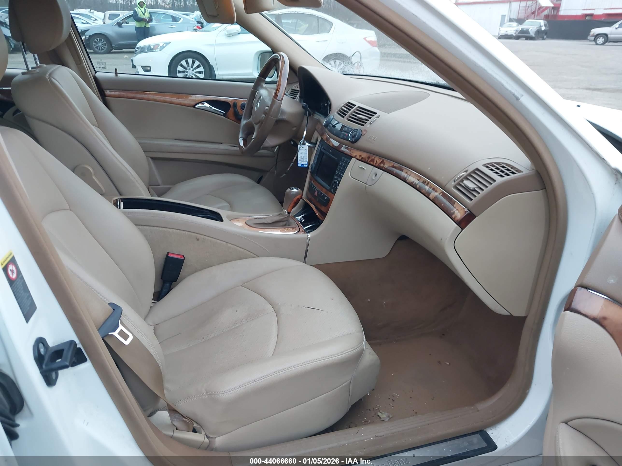 MERCEDES-BENZ E image 5