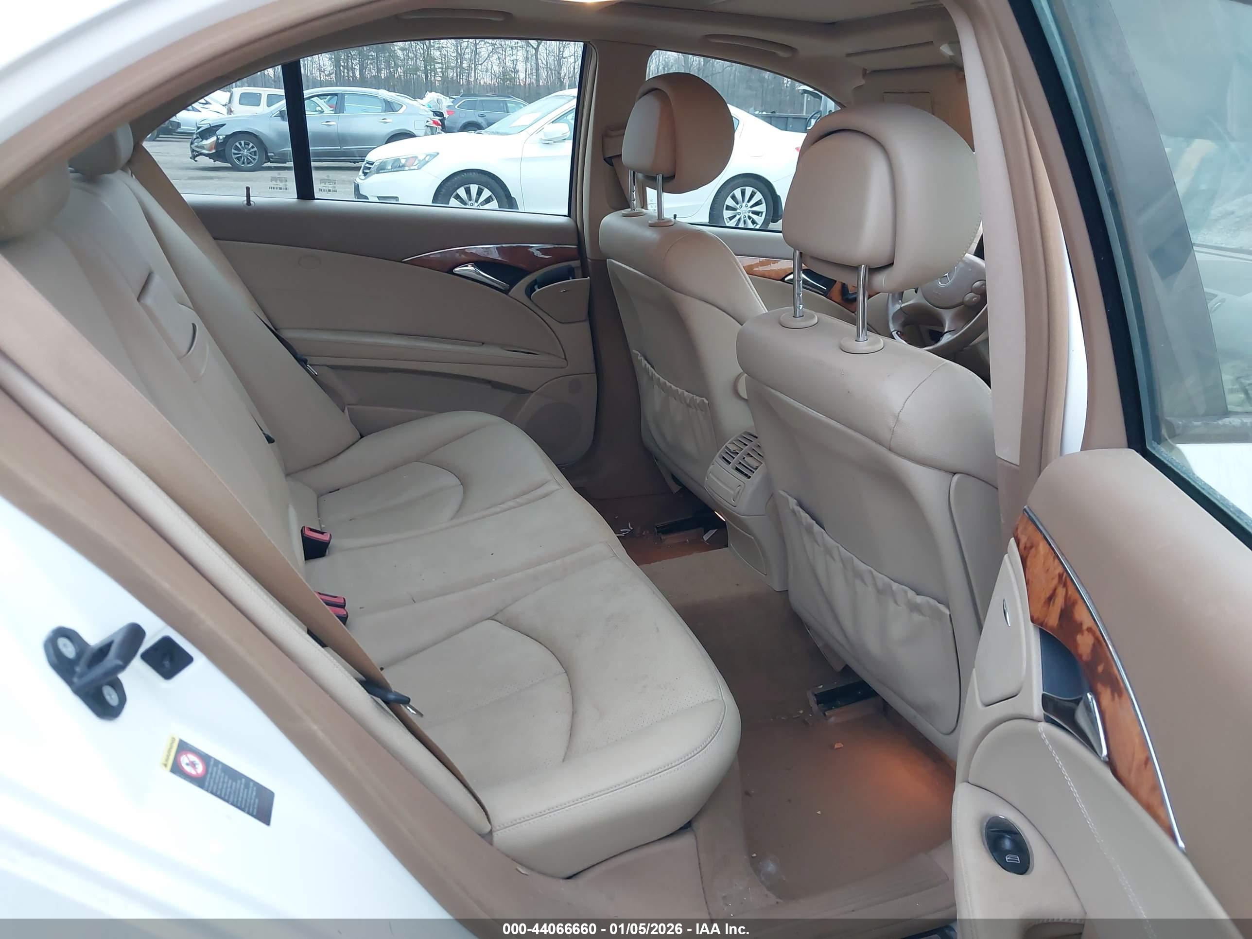 MERCEDES-BENZ E image 8