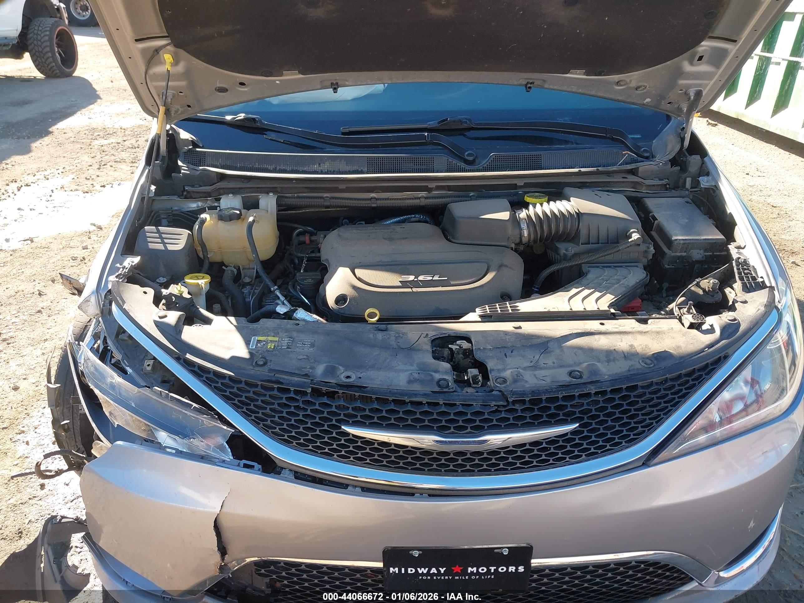 CHRYSLER PACIFICA image 10