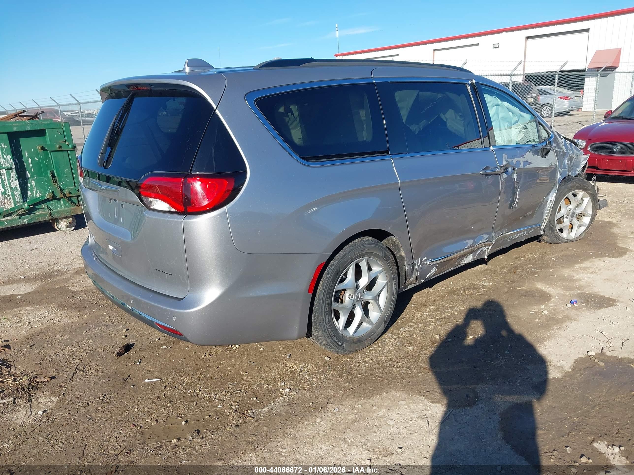 CHRYSLER PACIFICA image 4