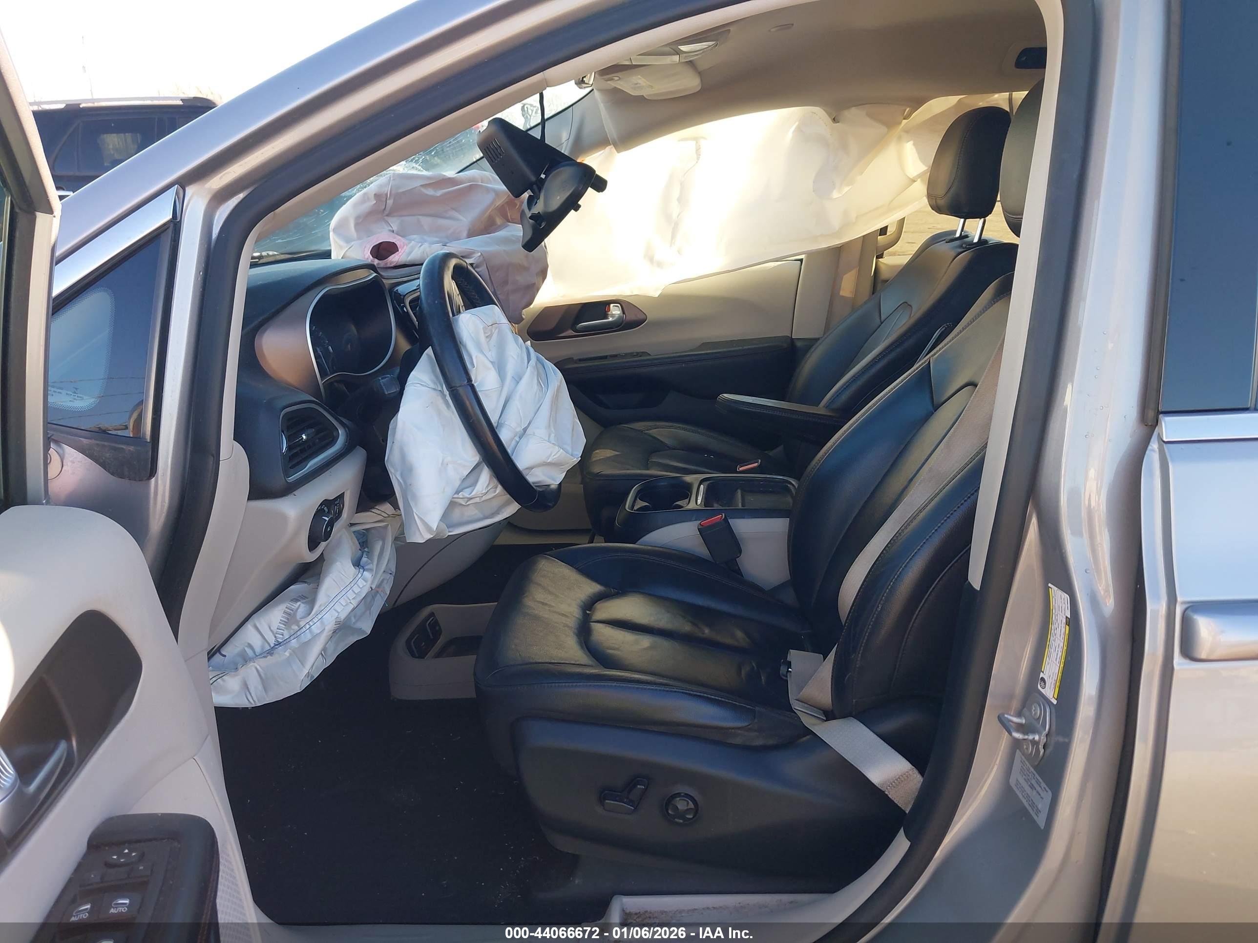 CHRYSLER PACIFICA image 5