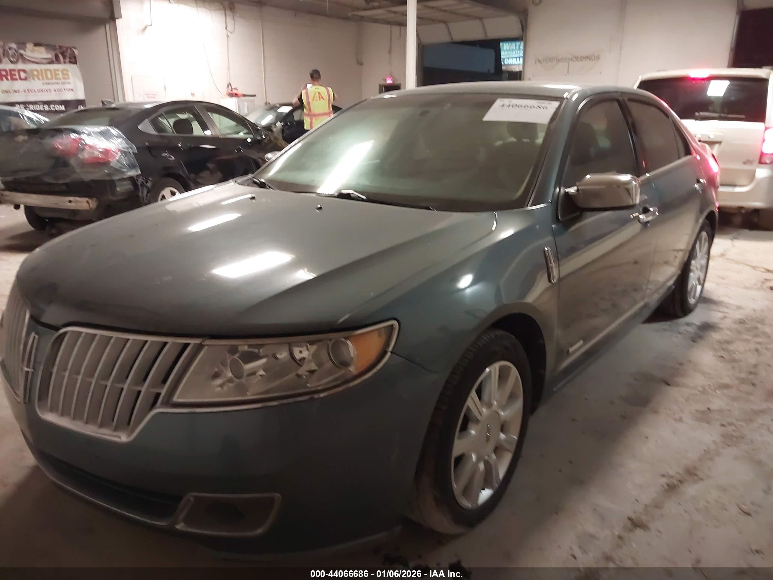 LINCOLN MKZ image 2