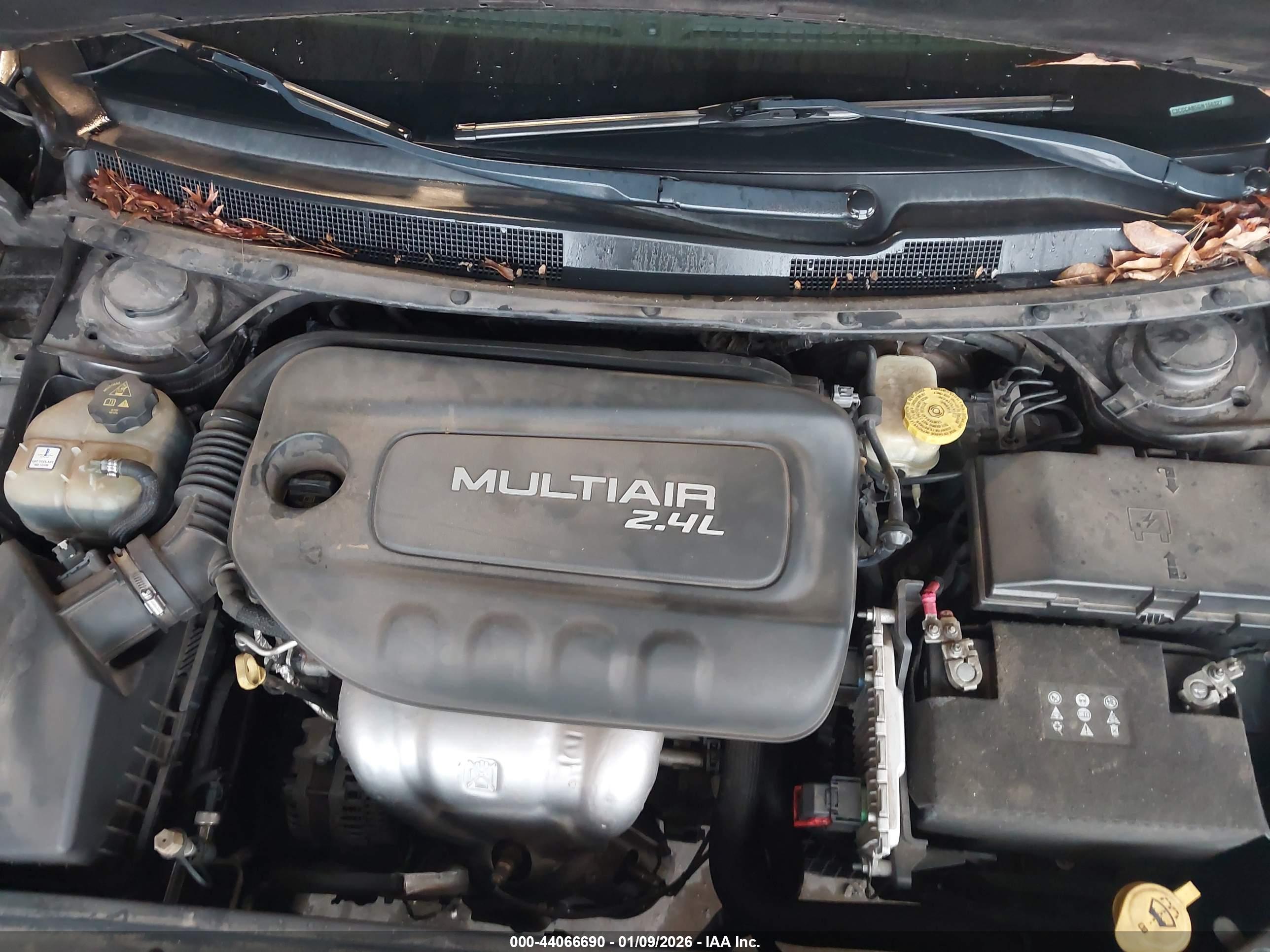 CHRYSLER 200 image 10