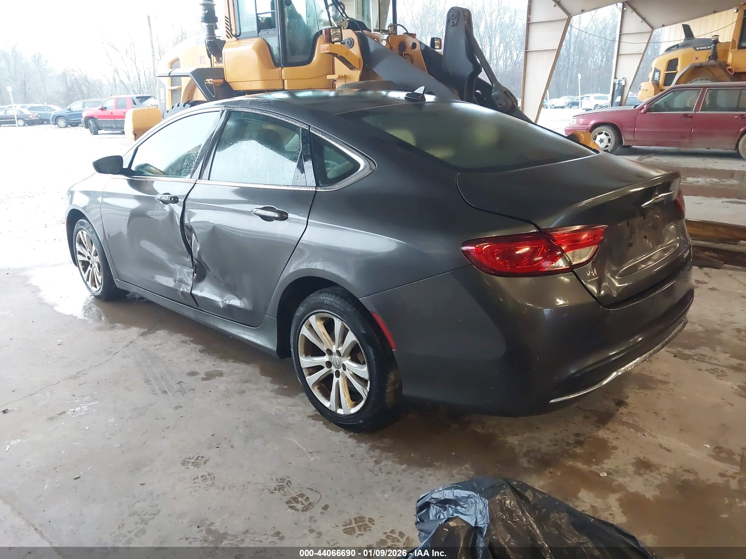 CHRYSLER 200 image 3