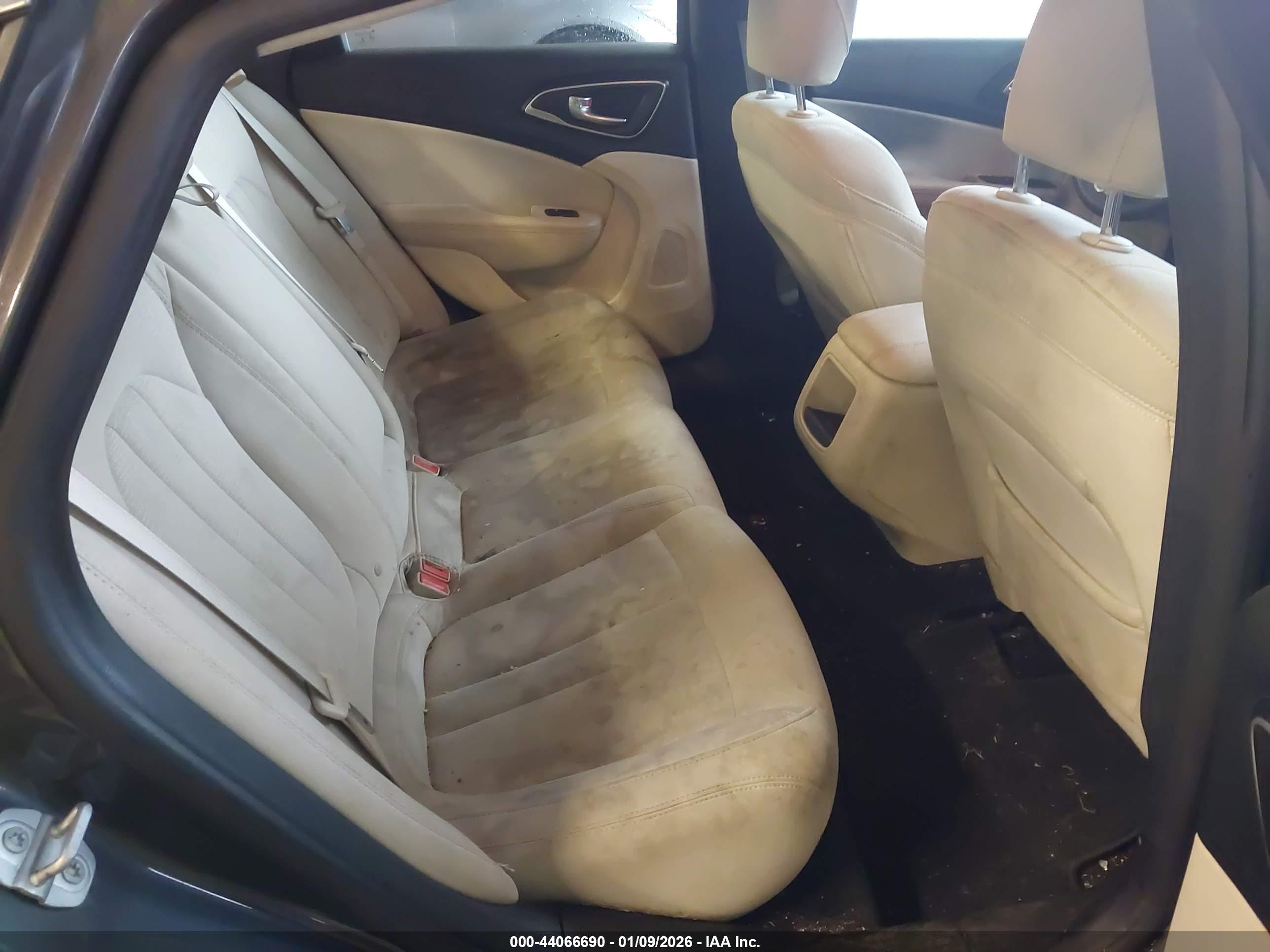 CHRYSLER 200 image 8