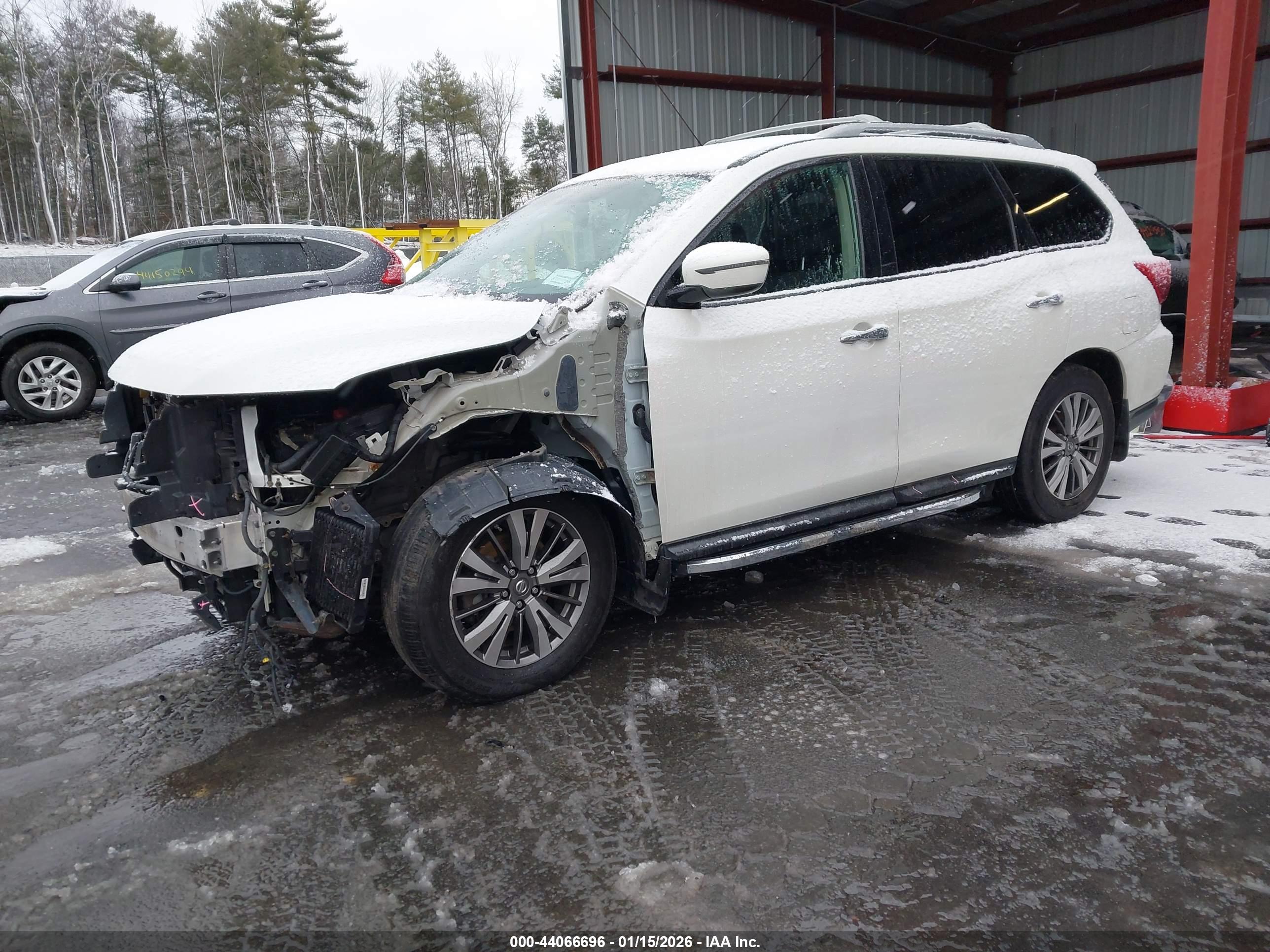 NISSAN PATHFINDER image 2