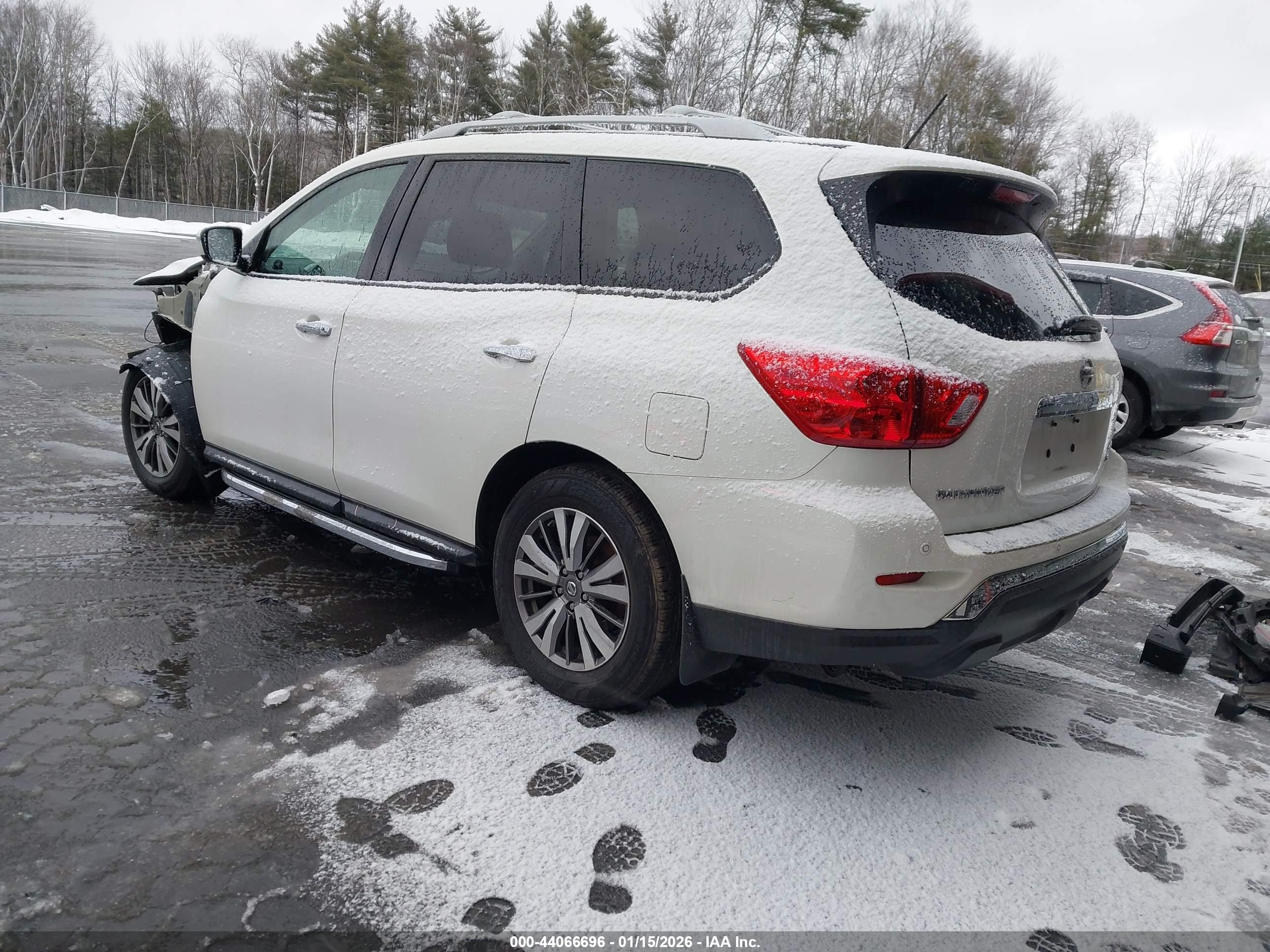 NISSAN PATHFINDER image 3