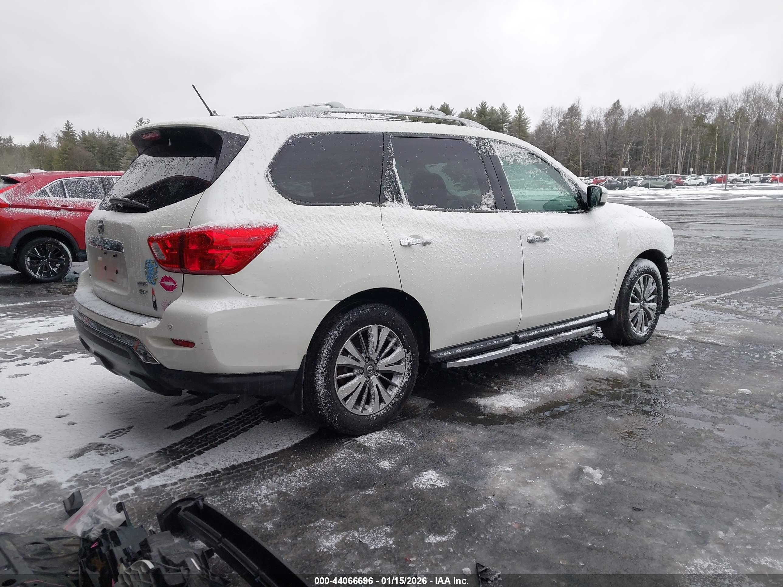NISSAN PATHFINDER image 4