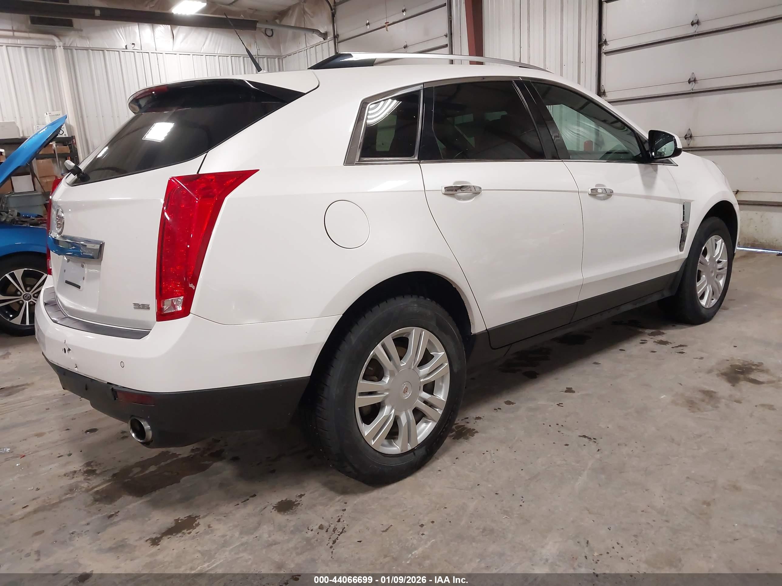 CADILLAC SRX image 4