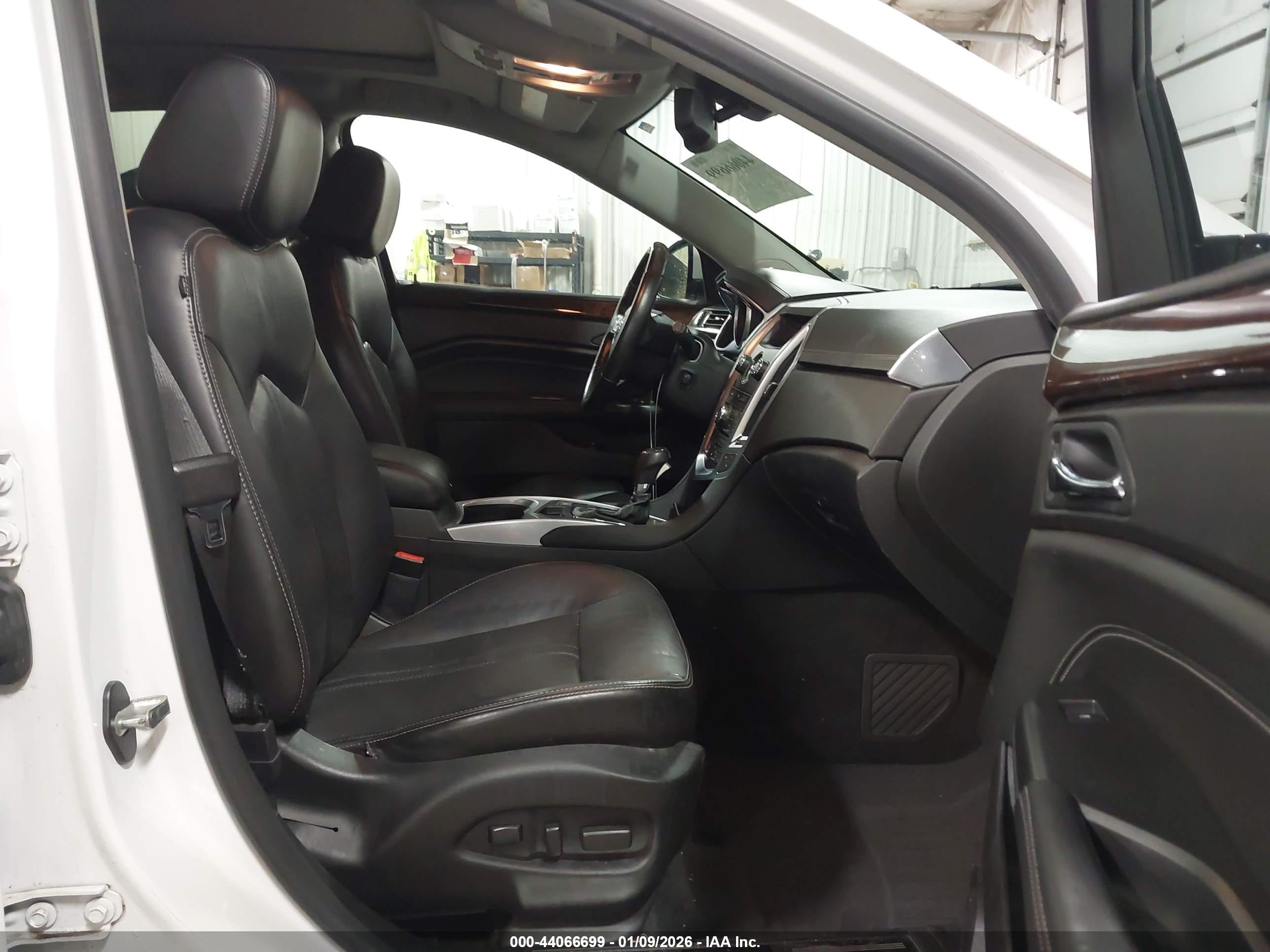 CADILLAC SRX image 5
