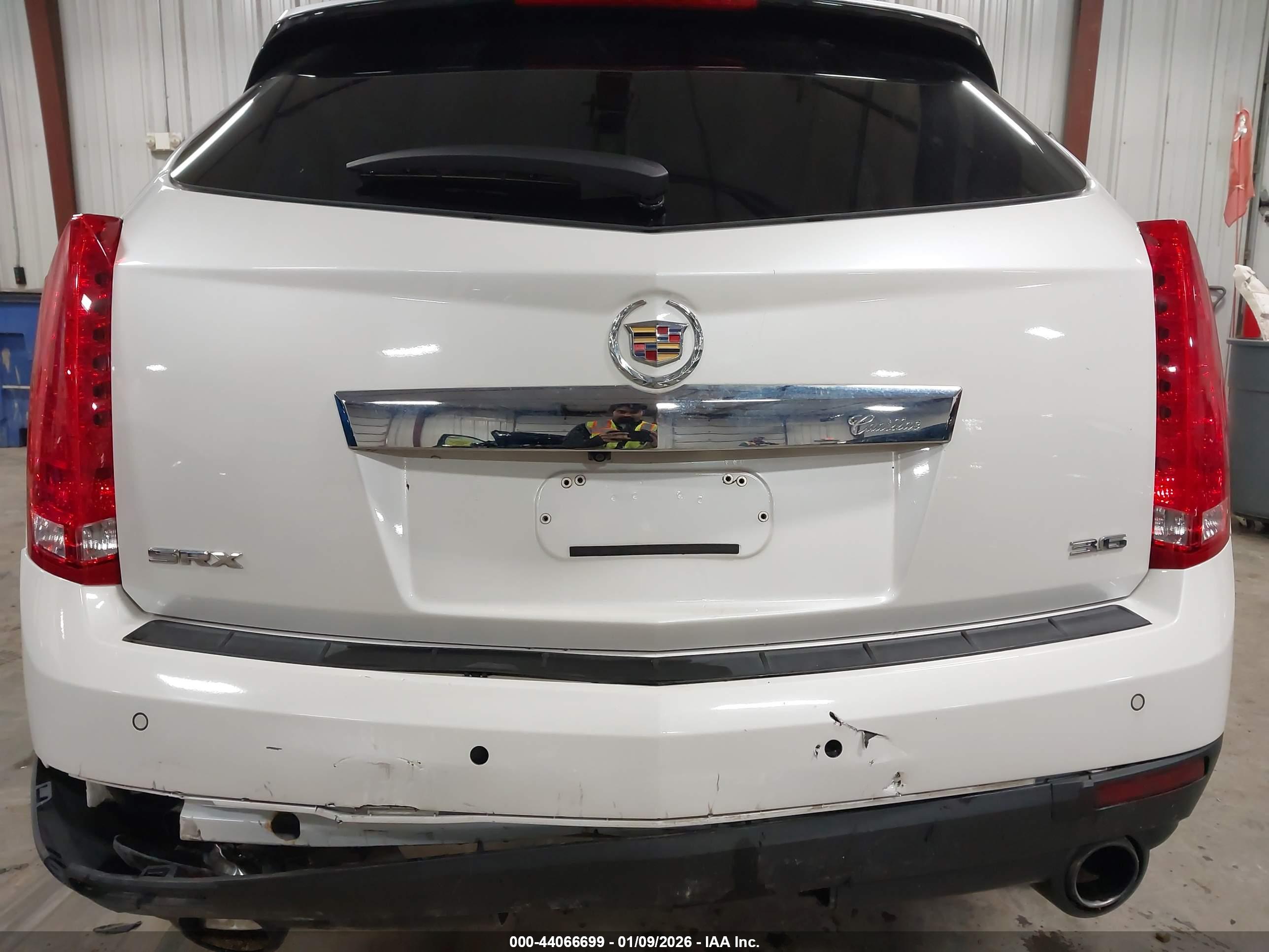 CADILLAC SRX image 6