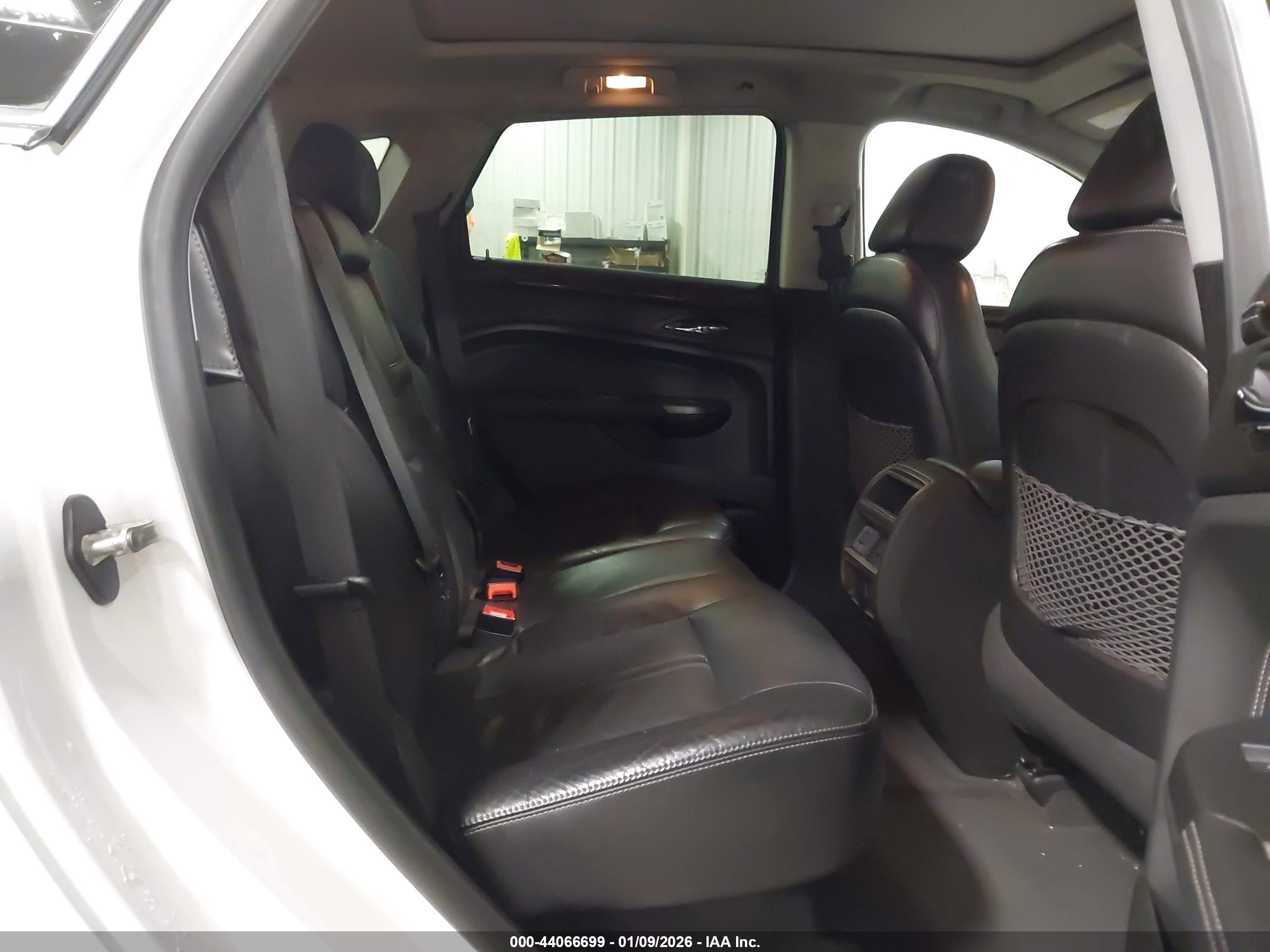 CADILLAC SRX image 8