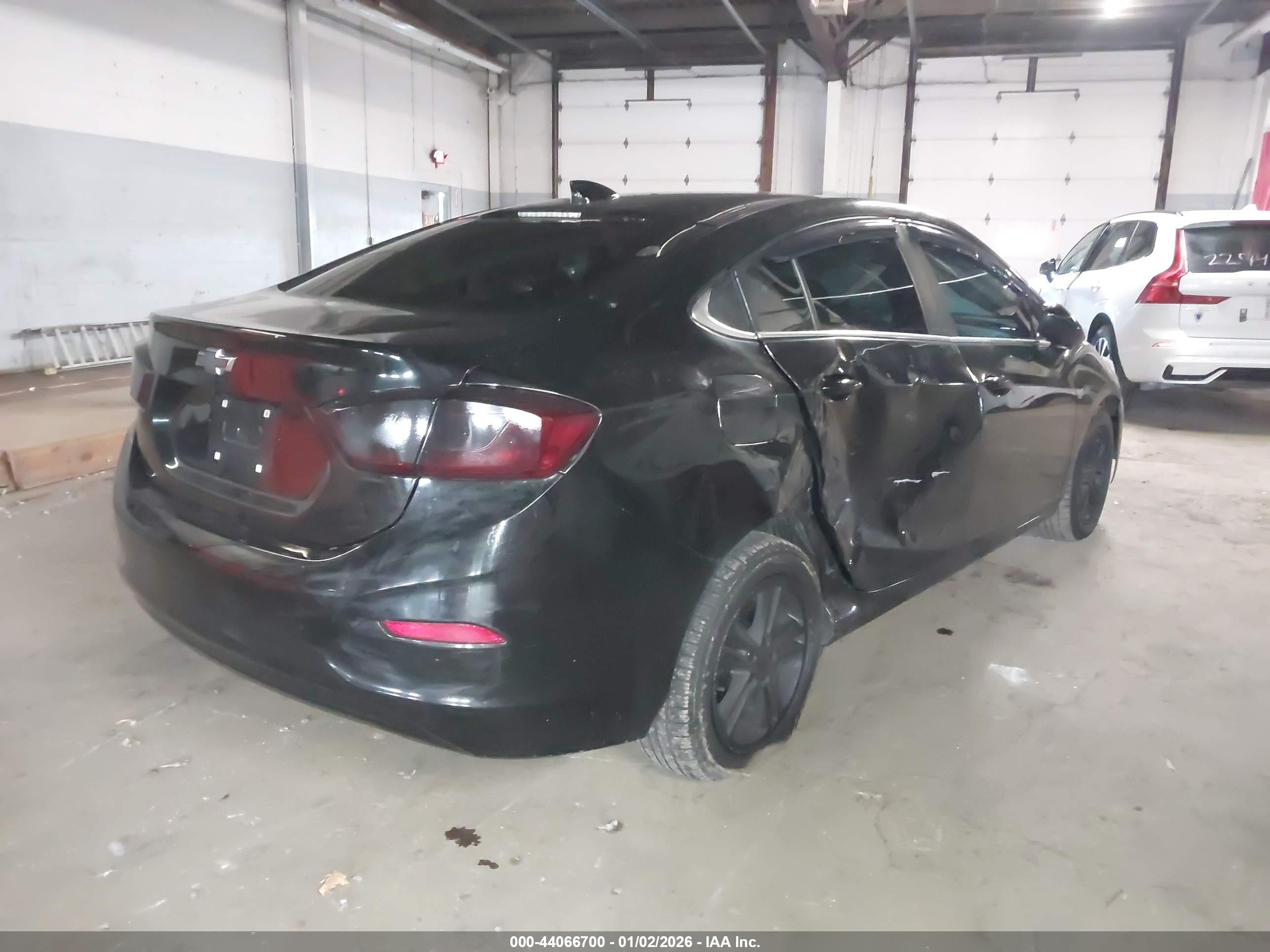 CHEVROLET CRUZE image 4