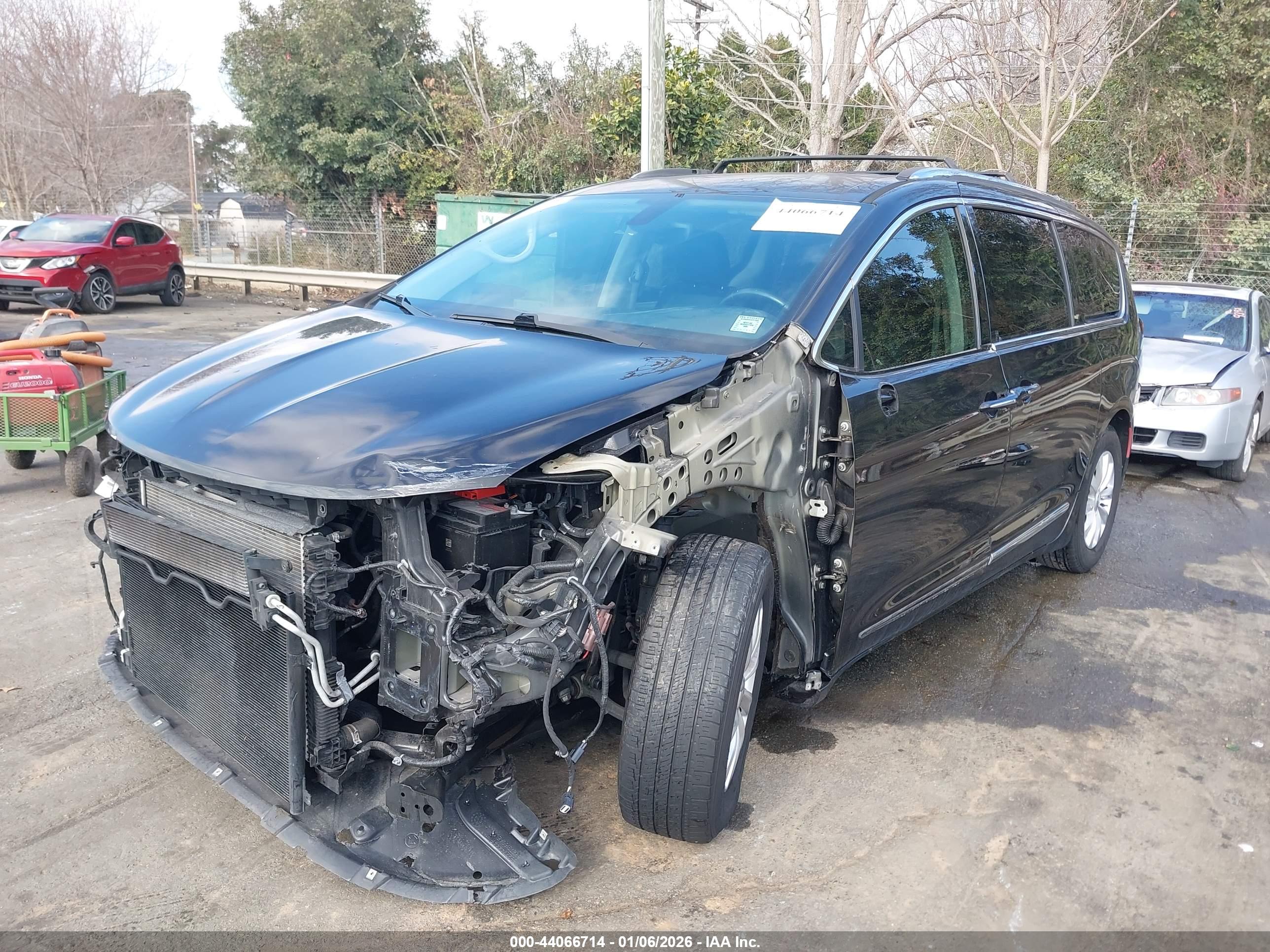 CHRYSLER PACIFICA image 2