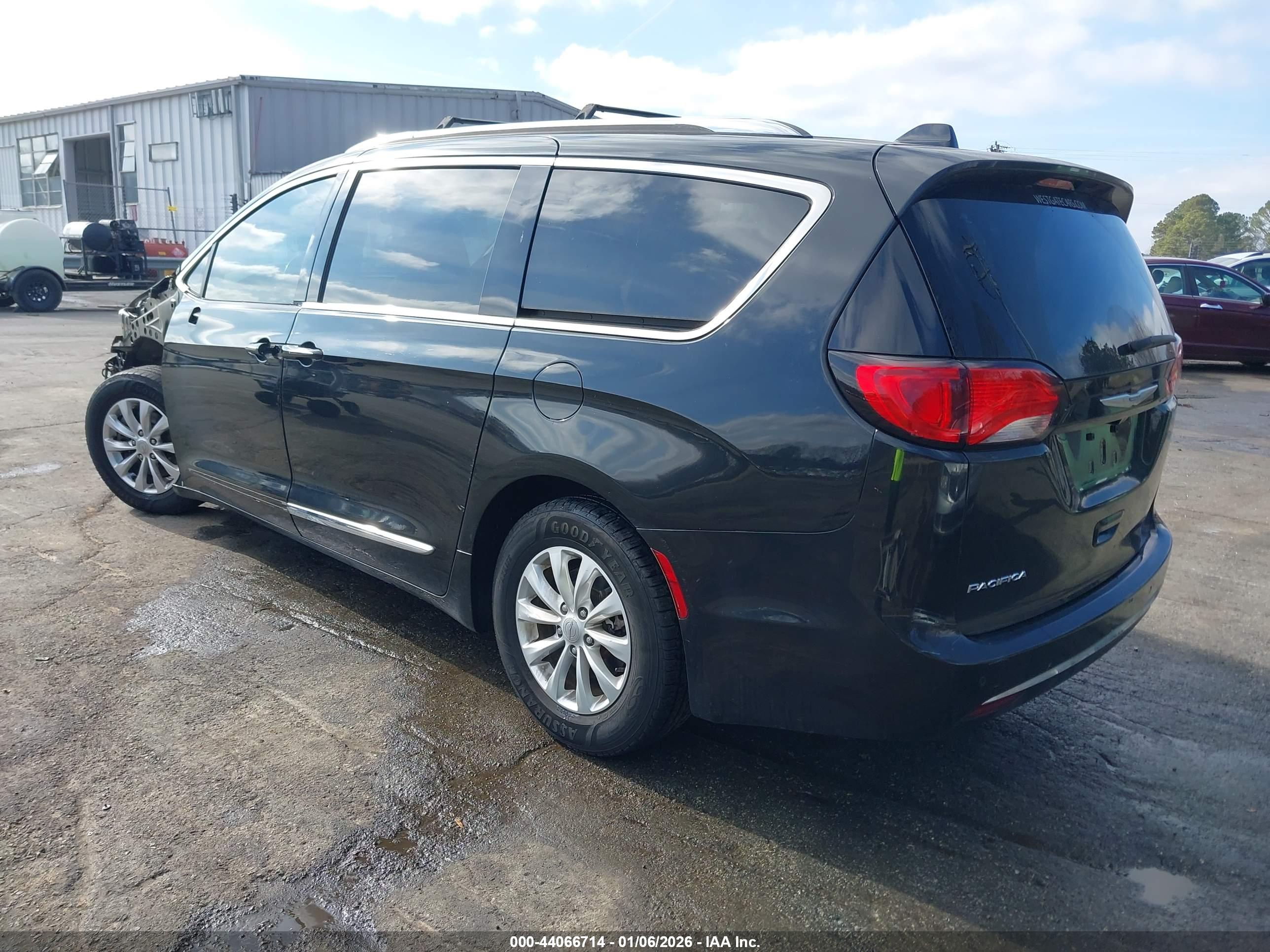 CHRYSLER PACIFICA image 3