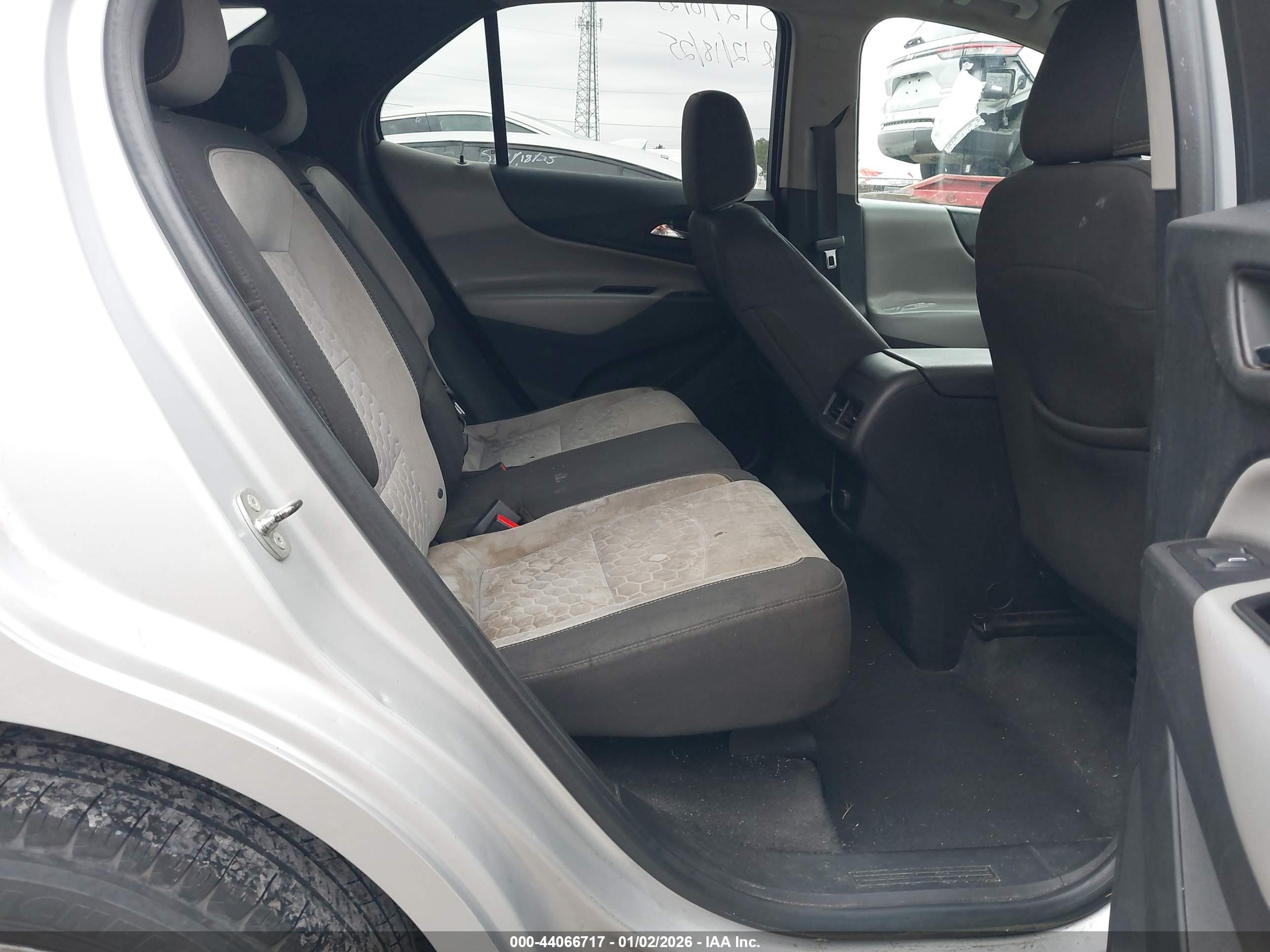 CHEVROLET EQUINOX image 8