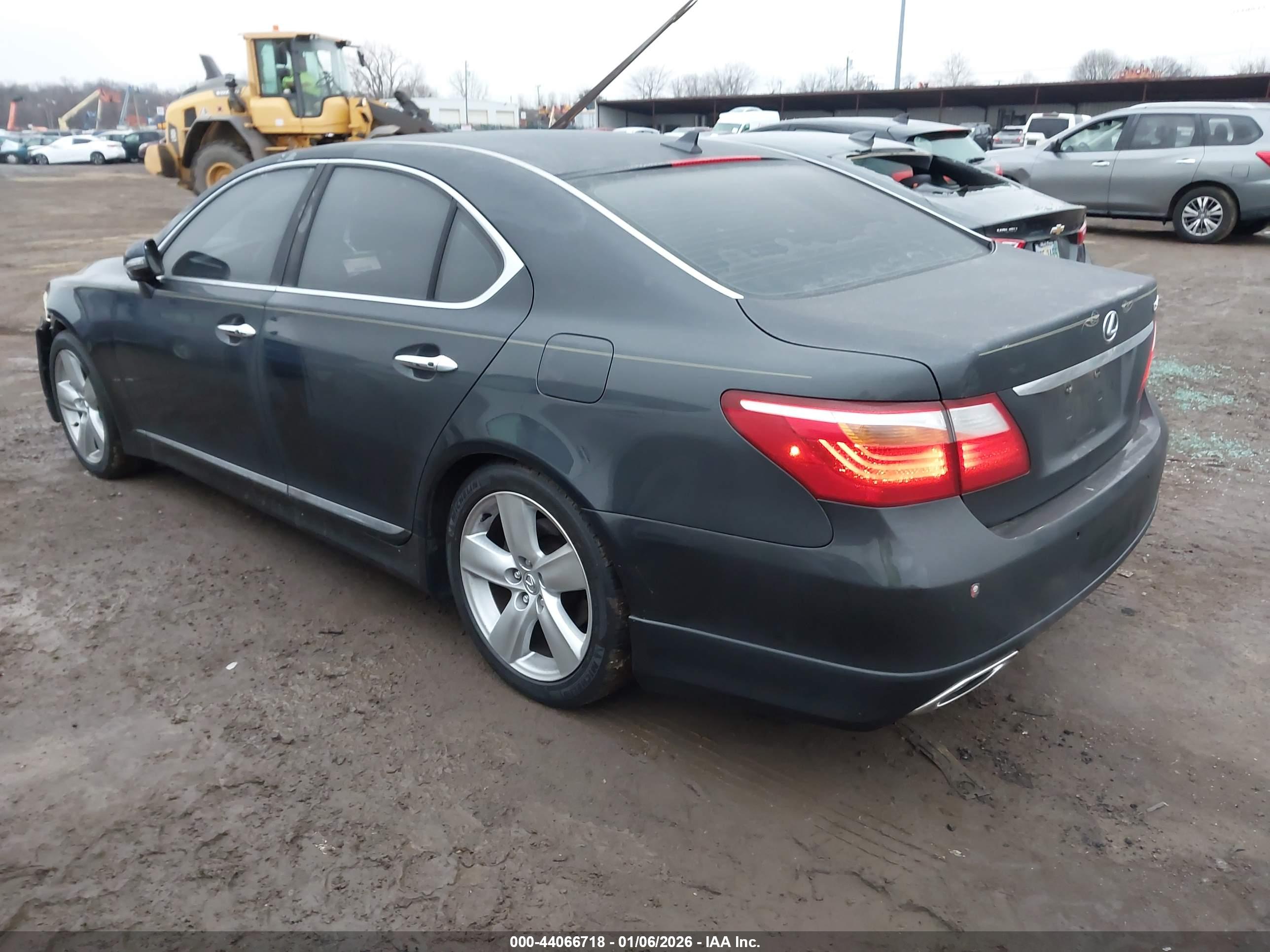 LEXUS LS image 3
