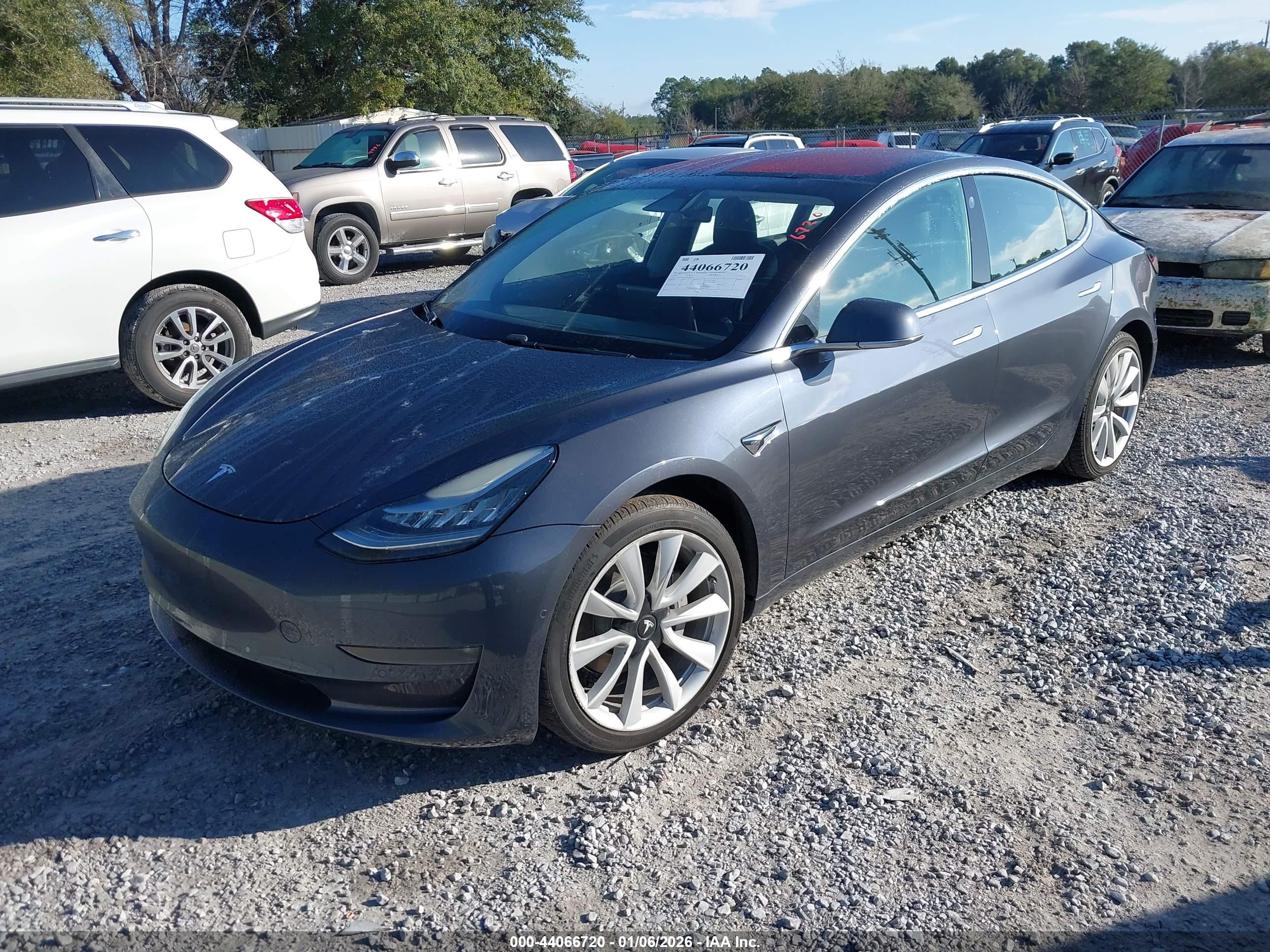 TESLA MODEL image 2